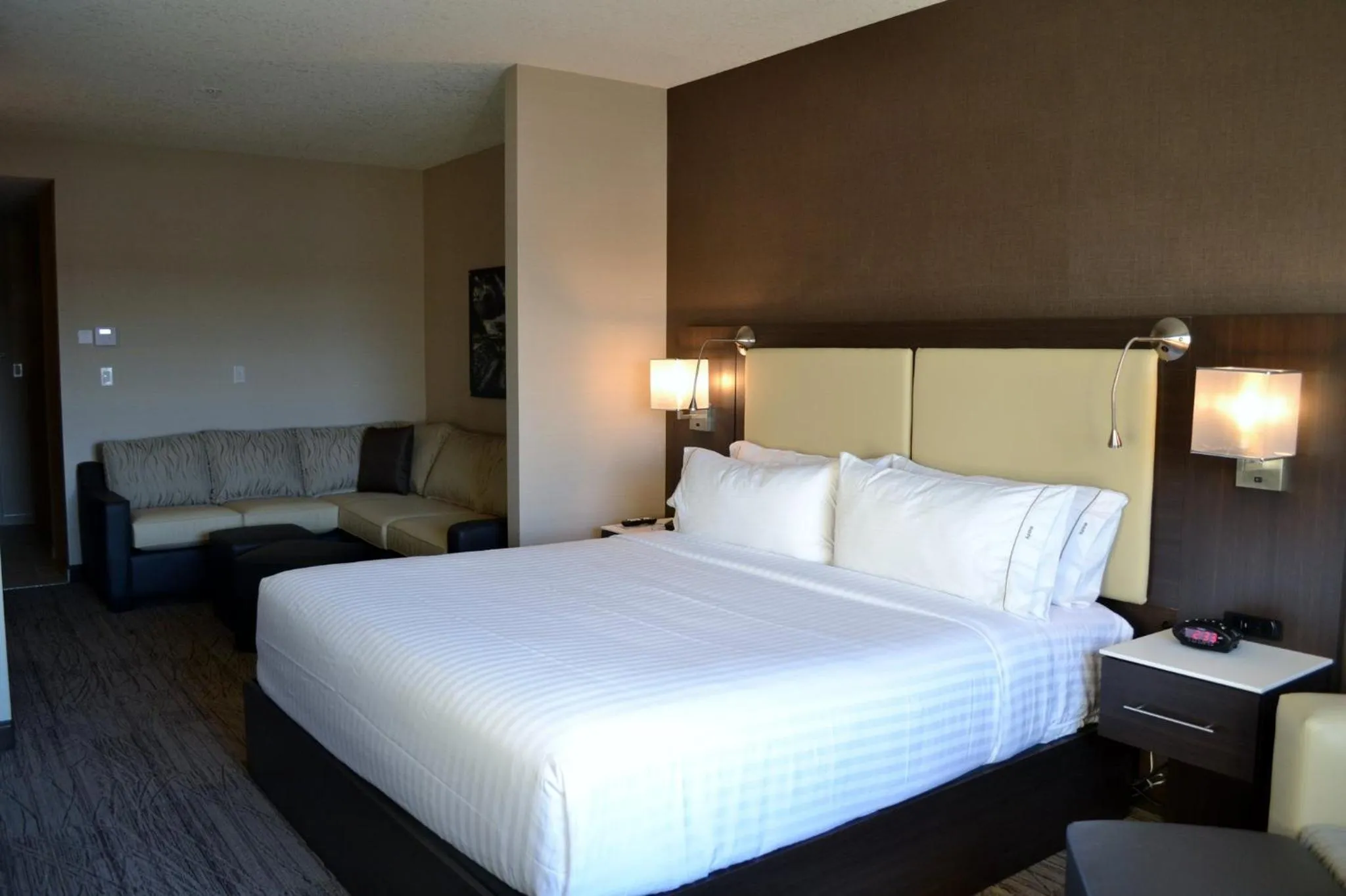 Photo of the whole room, Bed in Holiday Inn Express & Suites Cold Lake by IHG