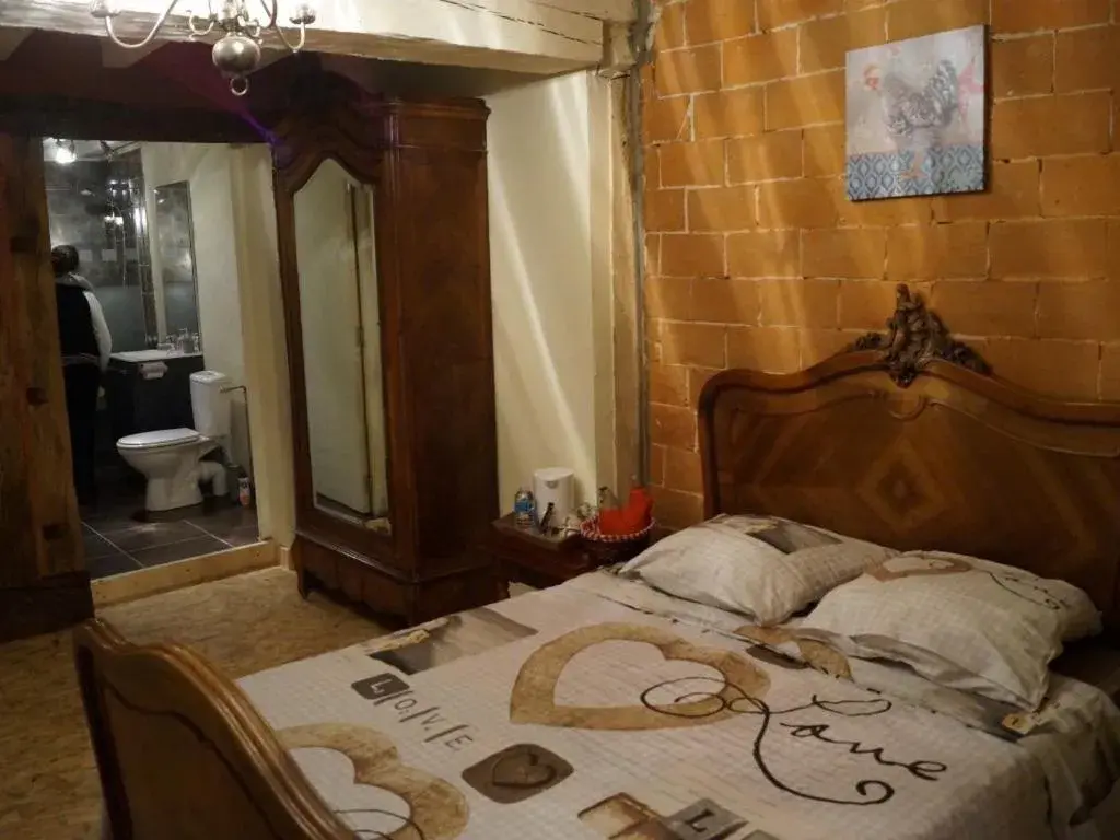 Classic Triple Room - single occupancy in A La Poularde B&B Classic Triple Room - single occupancy in A La Poularde B&B