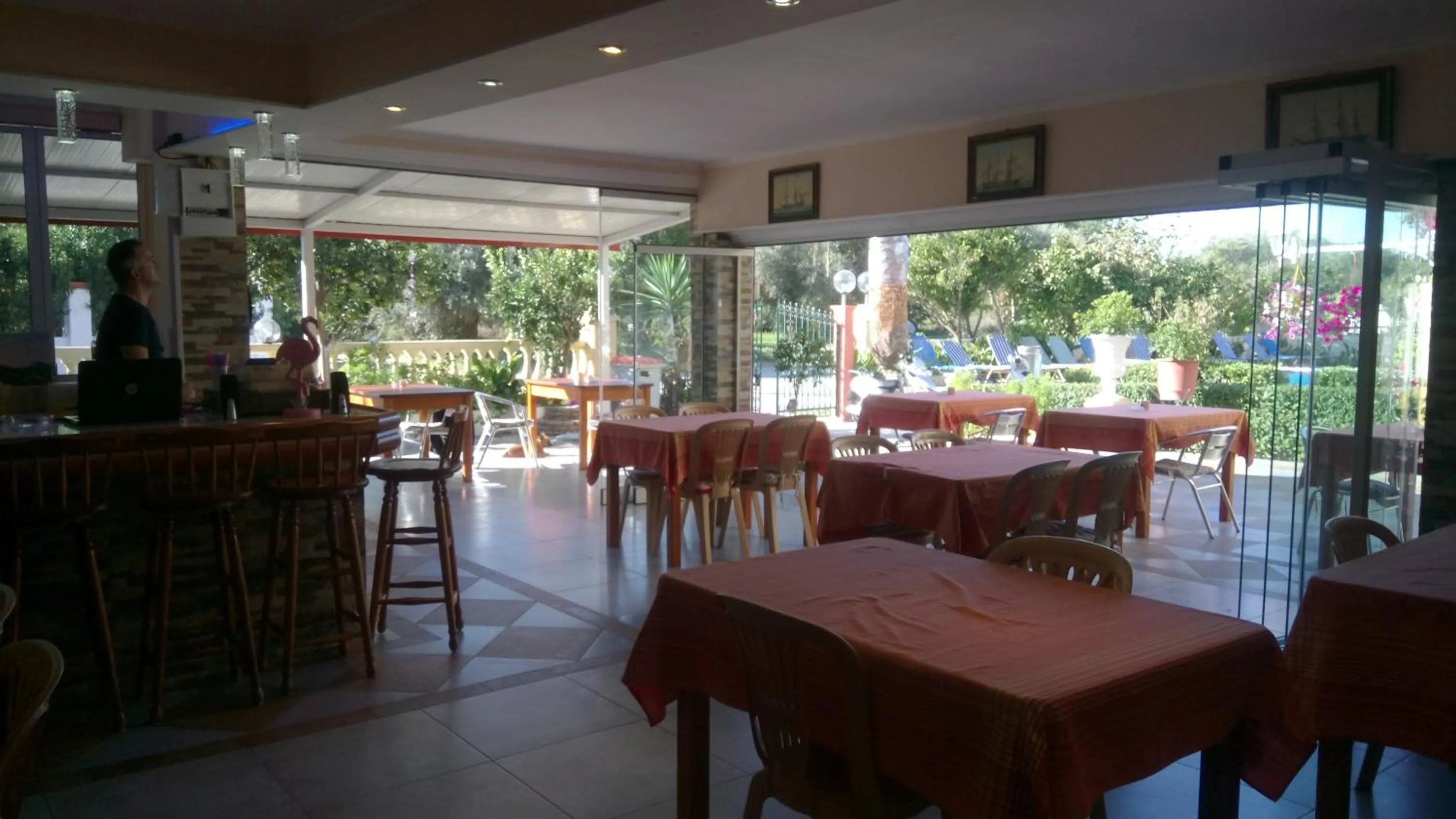 Restaurant/places to eat in Flamingo Apartments Moraitika Corfu