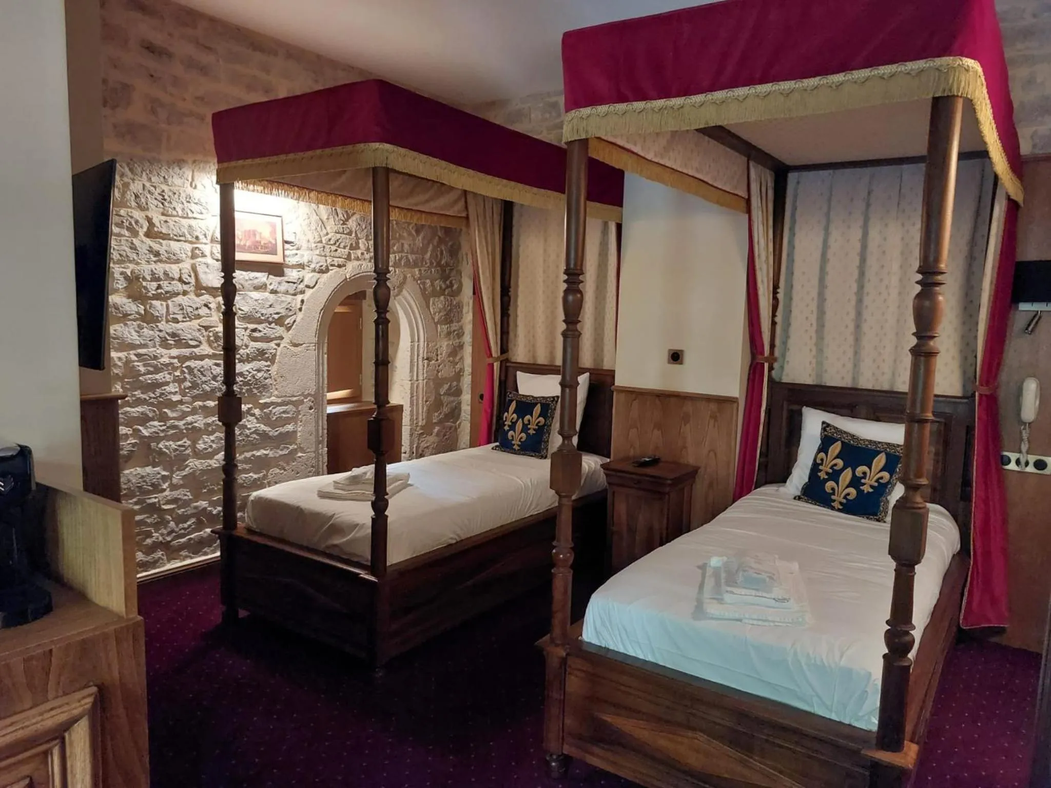 Superior Twin Room in Hôtel-Restaurant Le Manoir De Montesquiou