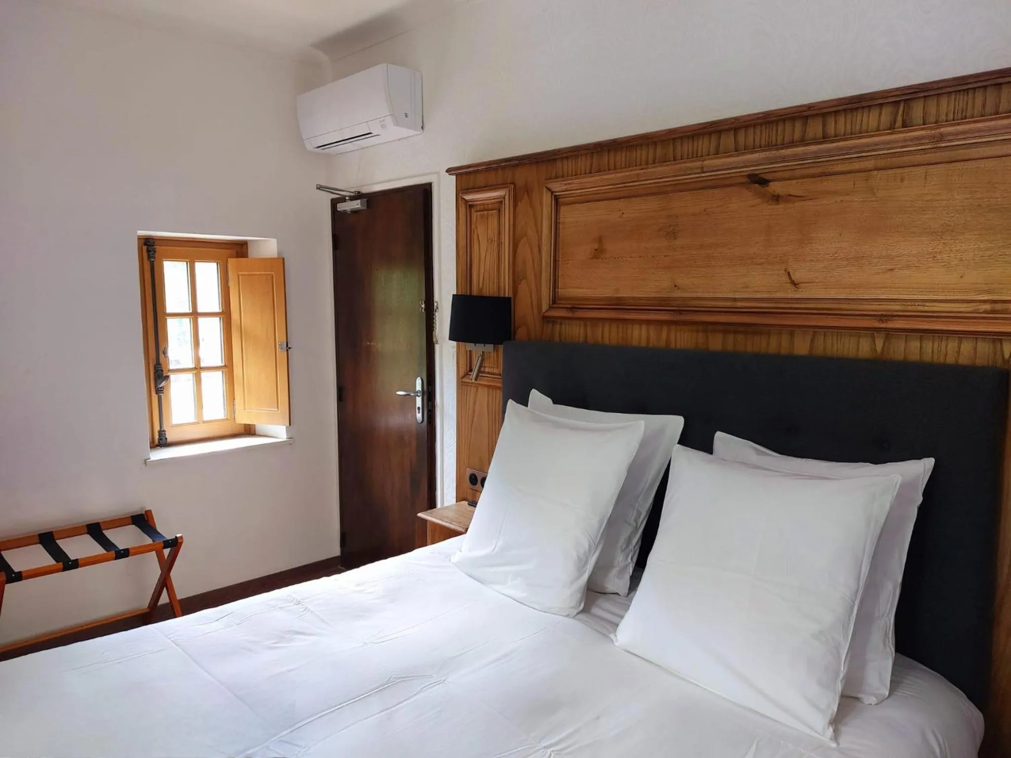 Standard Queen Room - 15m² - 2nd floor in Hôtel-Restaurant Le Manoir De Montesquiou