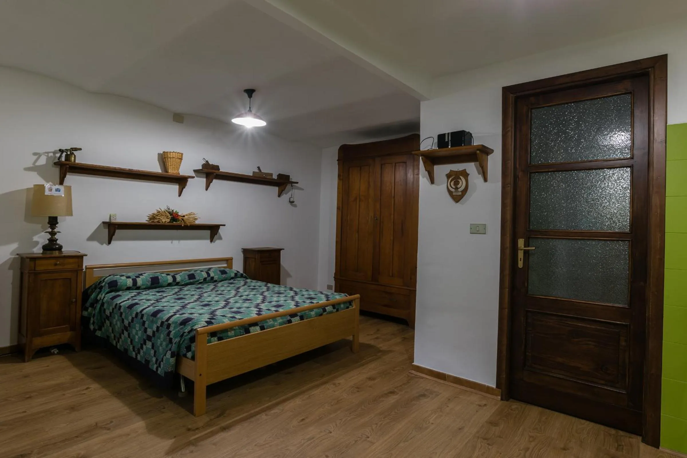 Photo of the whole room, Bed in B&B 'L Cumbalot