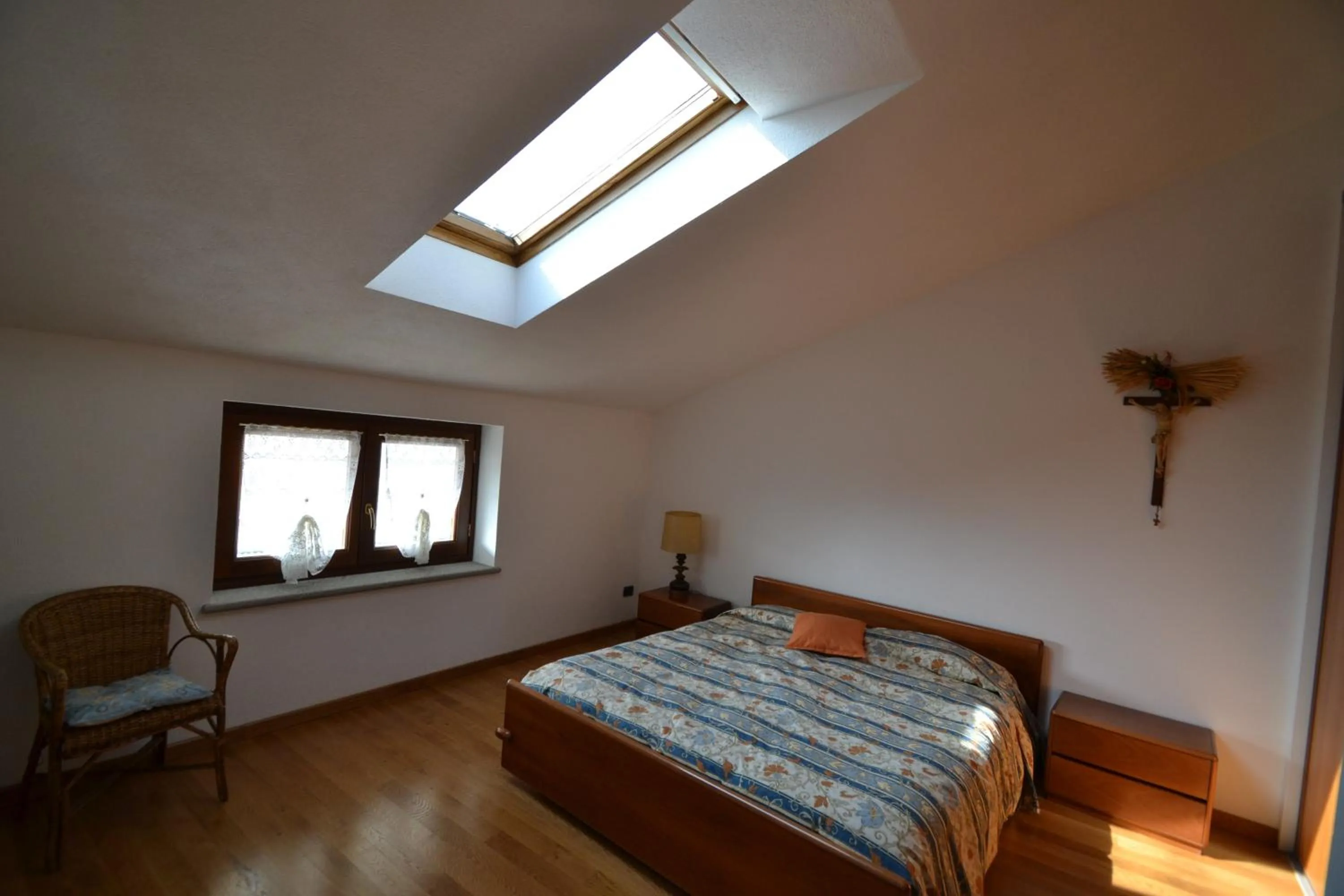 Photo of the whole room, Bed in B&B 'L Cumbalot