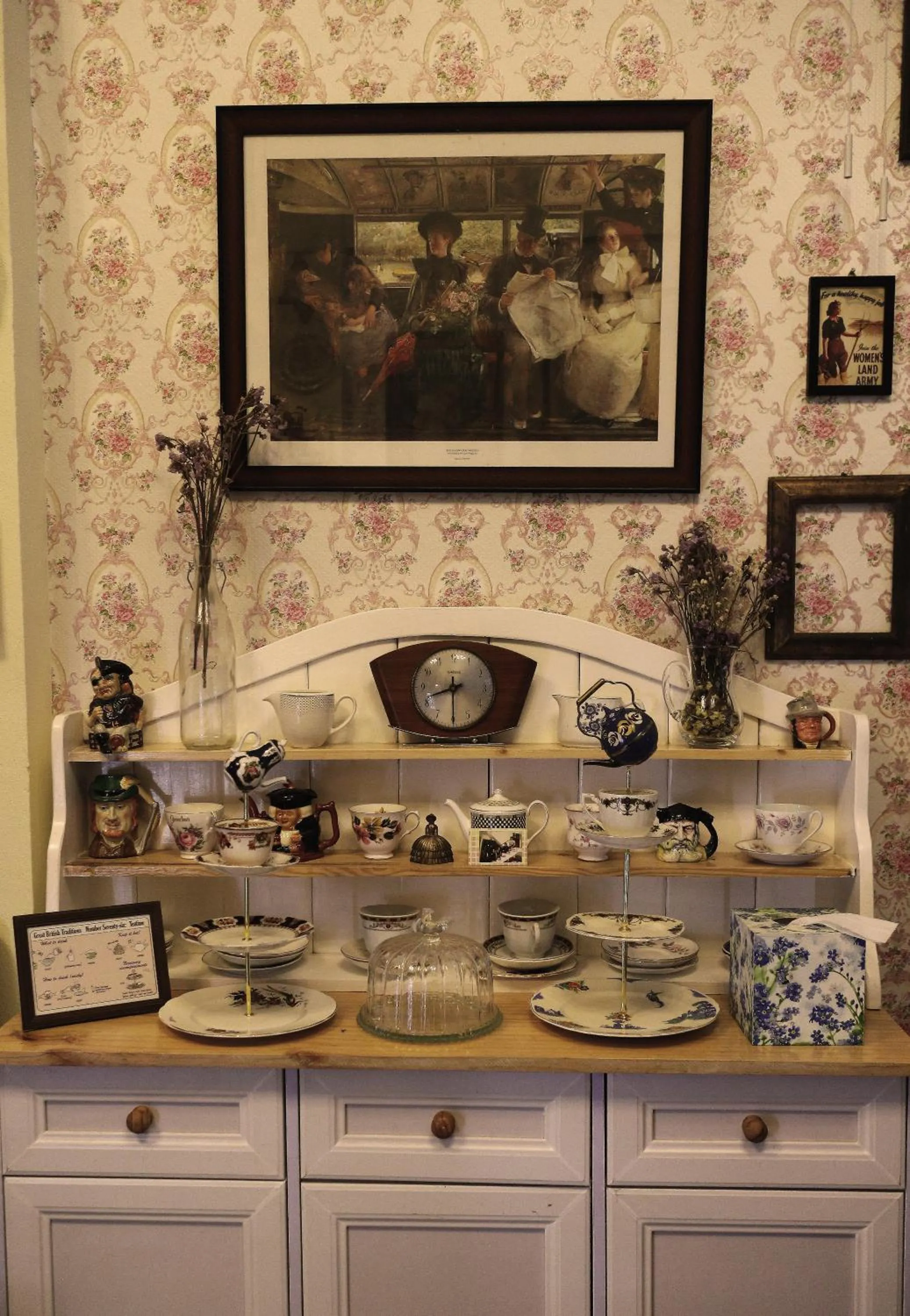 Decorative detail in The London Tearoom