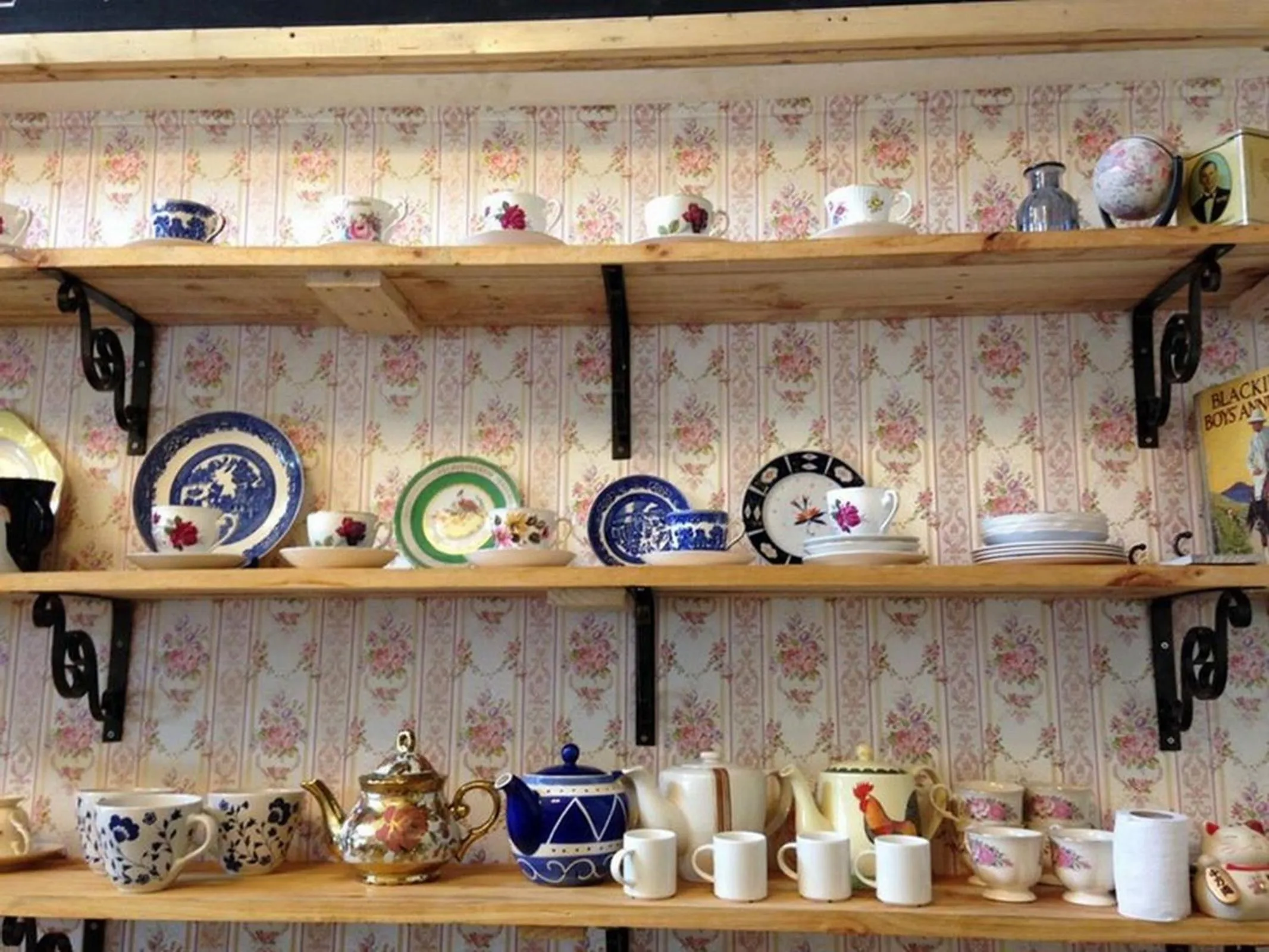 Decorative detail in The London Tearoom