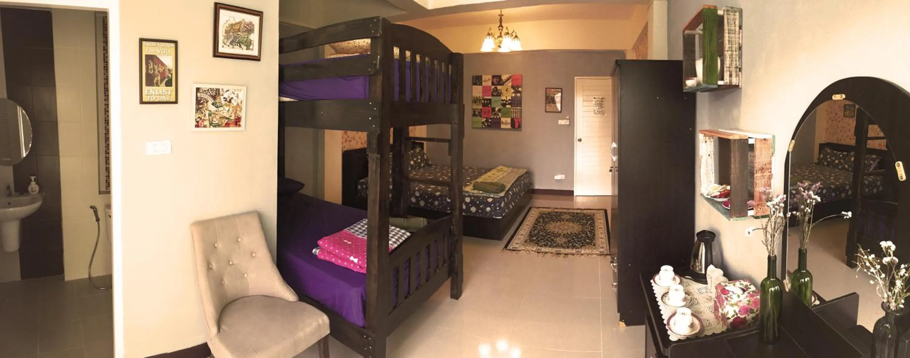 bunk bed, Bed in The London Tearoom