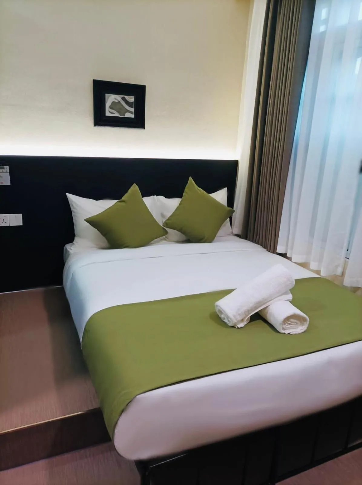 Bed in A Hotel Chinatown- Stay From 8PM To 9AM