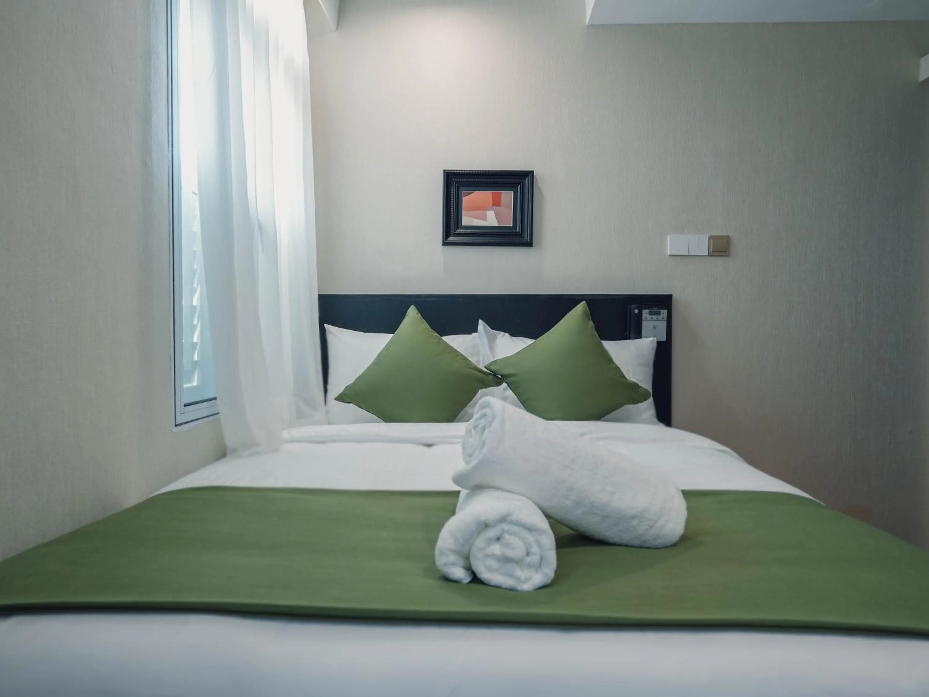 Bed in A Hotel Chinatown- Stay From 8PM To 9AM