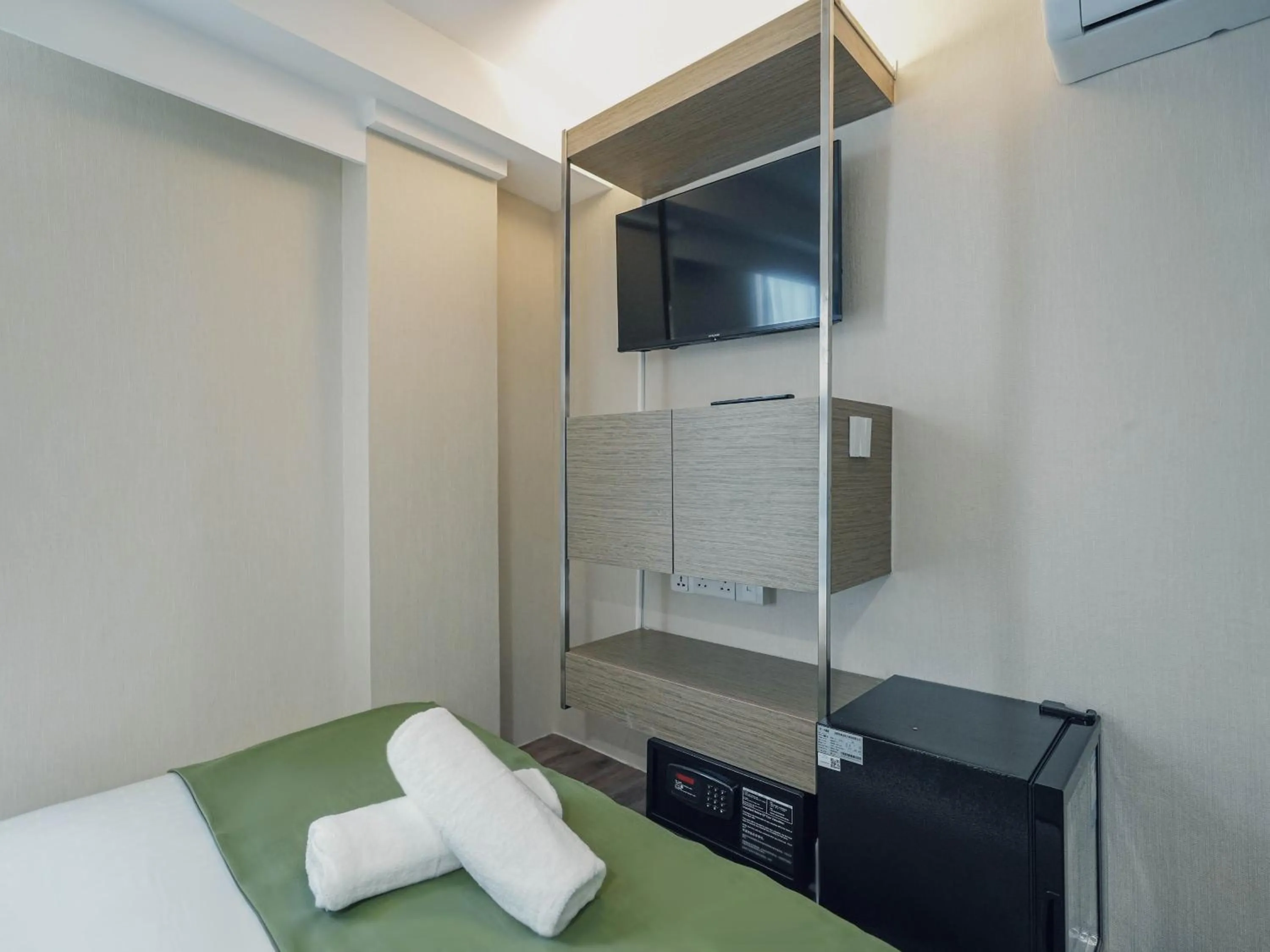 Bed in A Hotel Chinatown- Stay From 8PM To 9AM