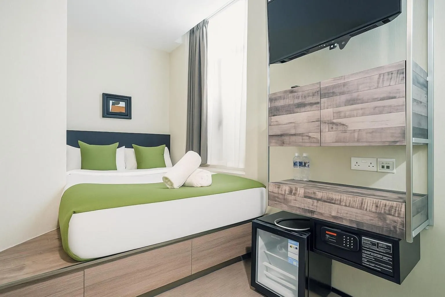 Bed in A Hotel Chinatown- Stay From 8PM To 9AM