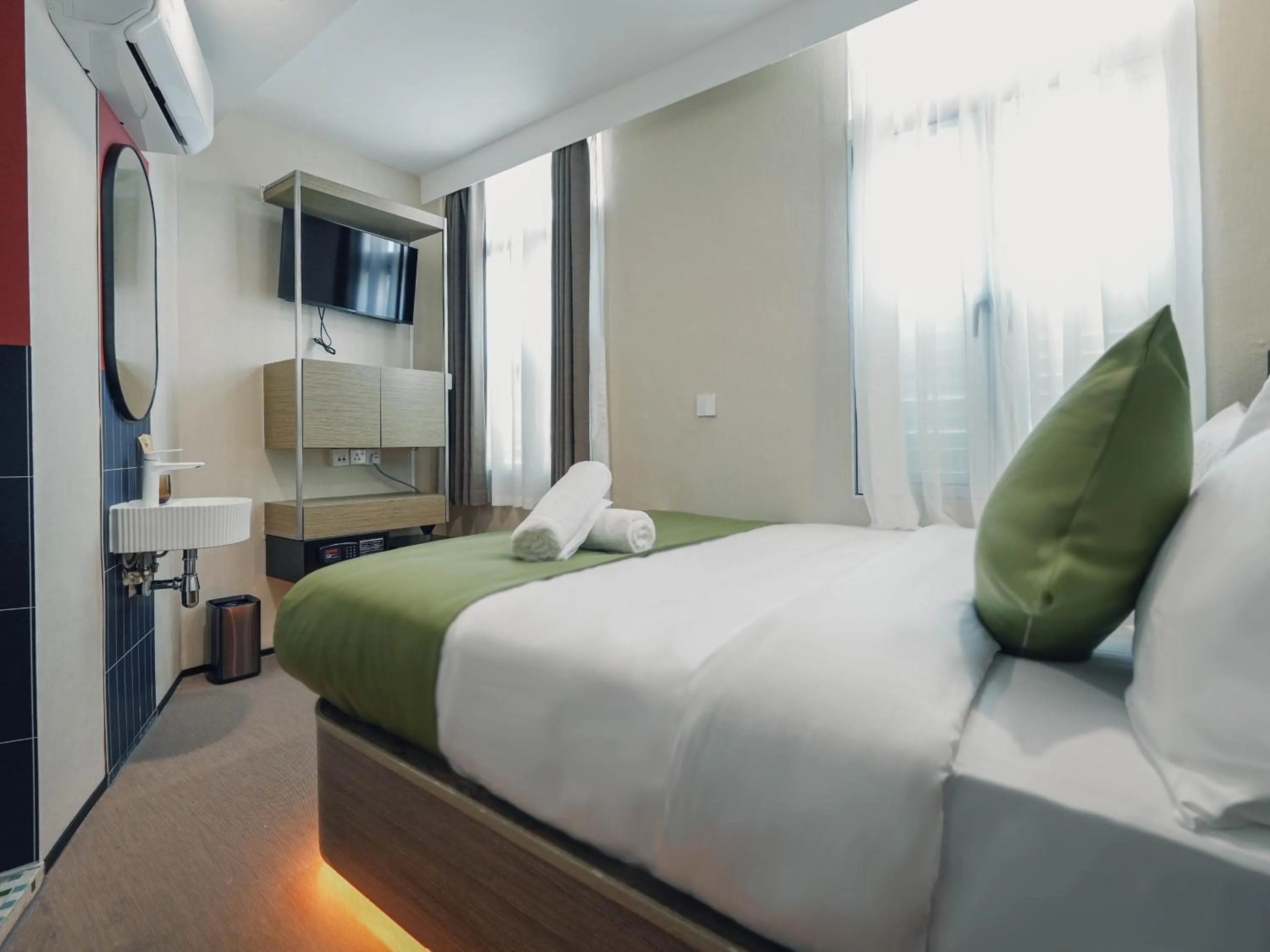 Bed in A Hotel Chinatown- Stay From 8PM To 9AM