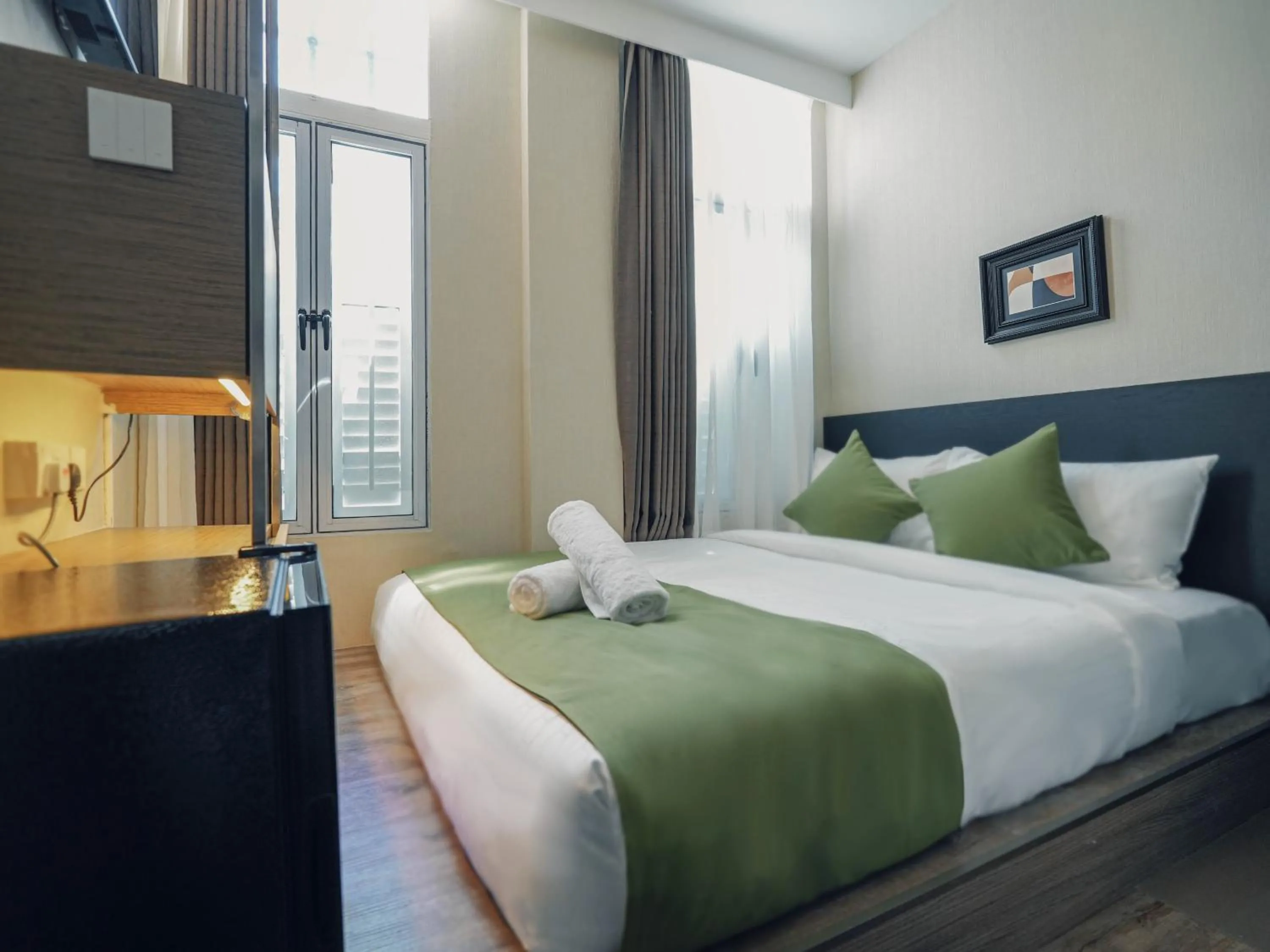 Bed in A Hotel Chinatown- Stay From 8PM To 9AM