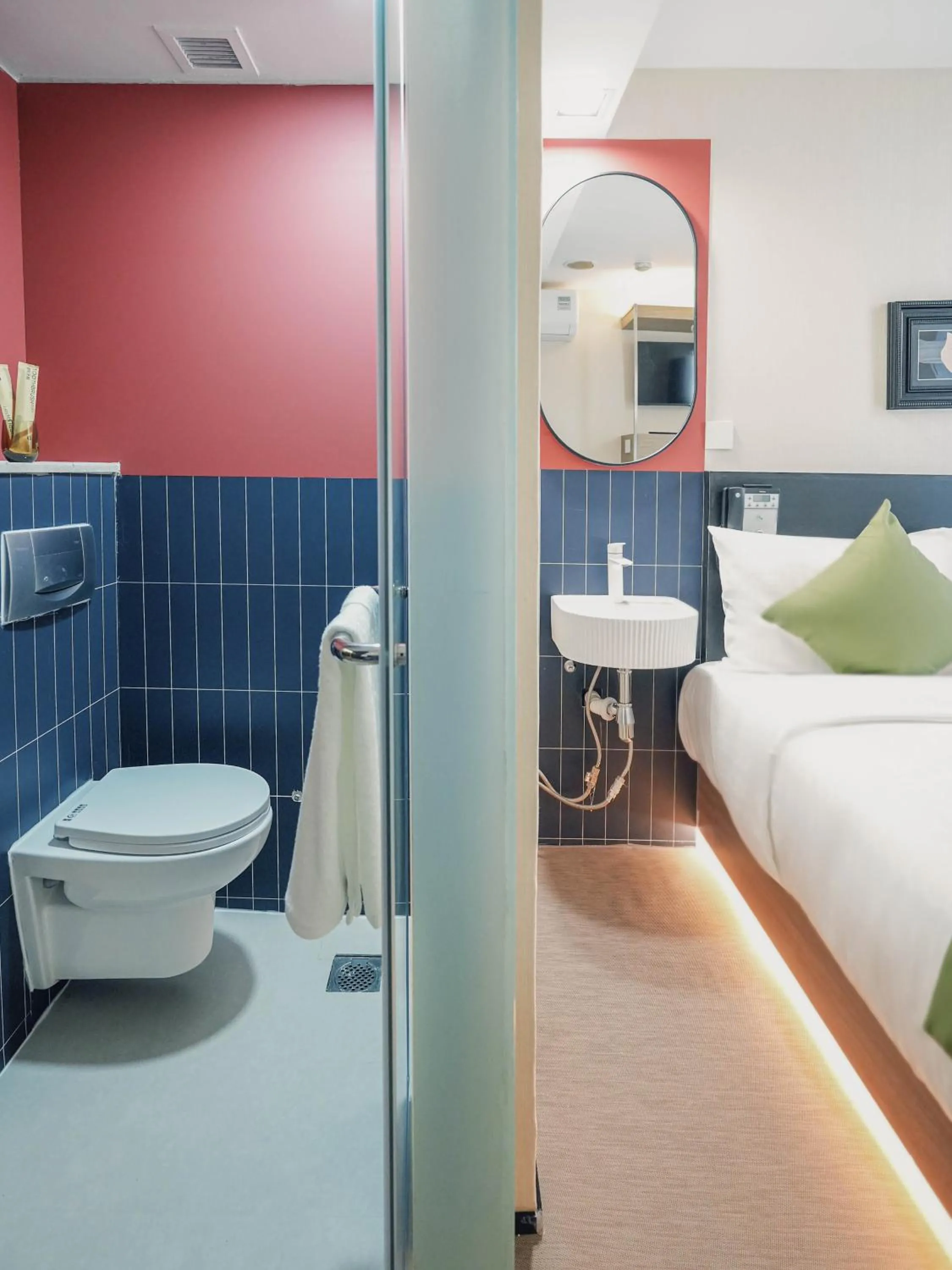 Bed in A Hotel Chinatown- Stay From 8PM To 9AM