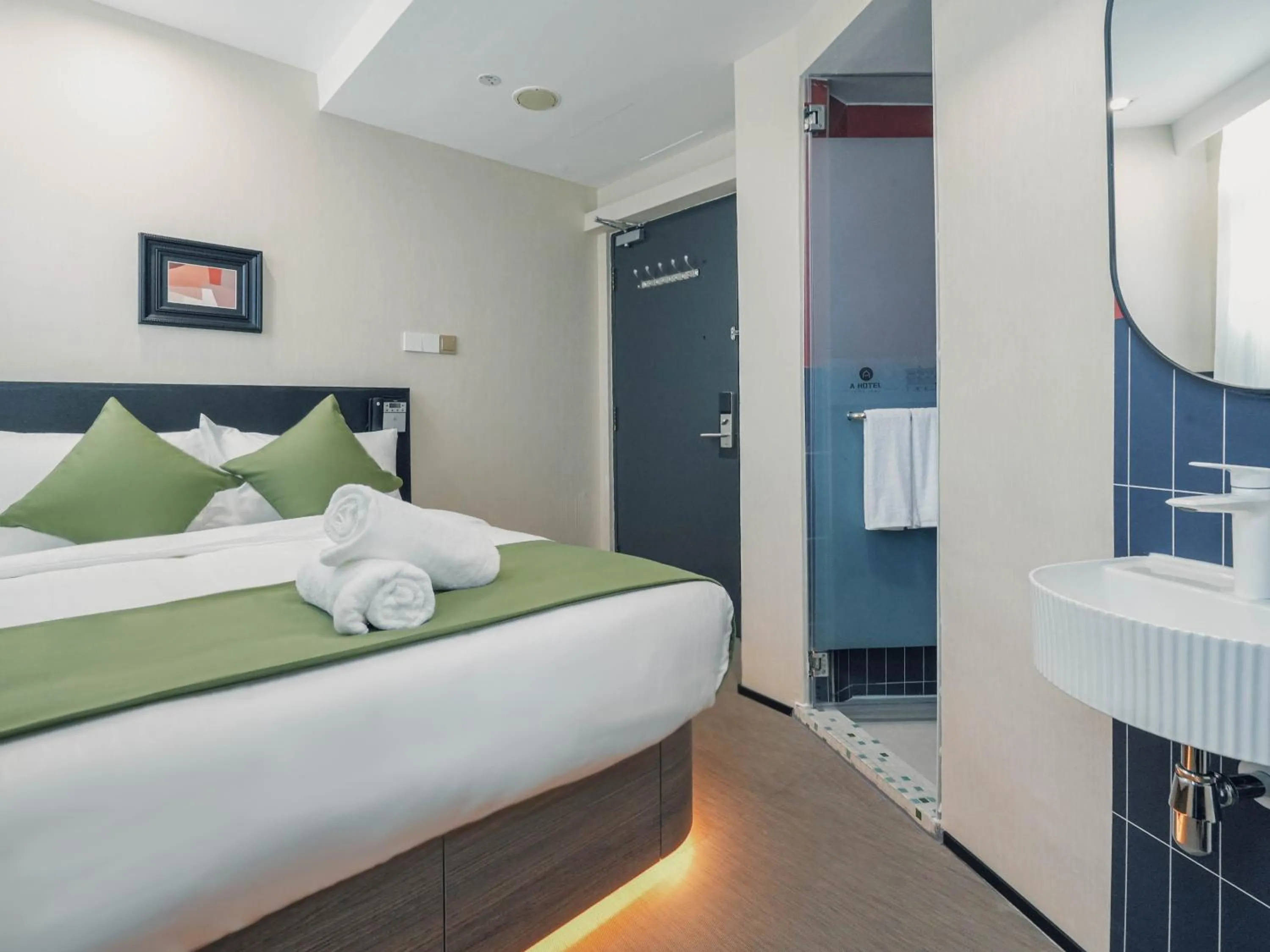 Bed in A Hotel Chinatown- Stay From 8PM To 9AM