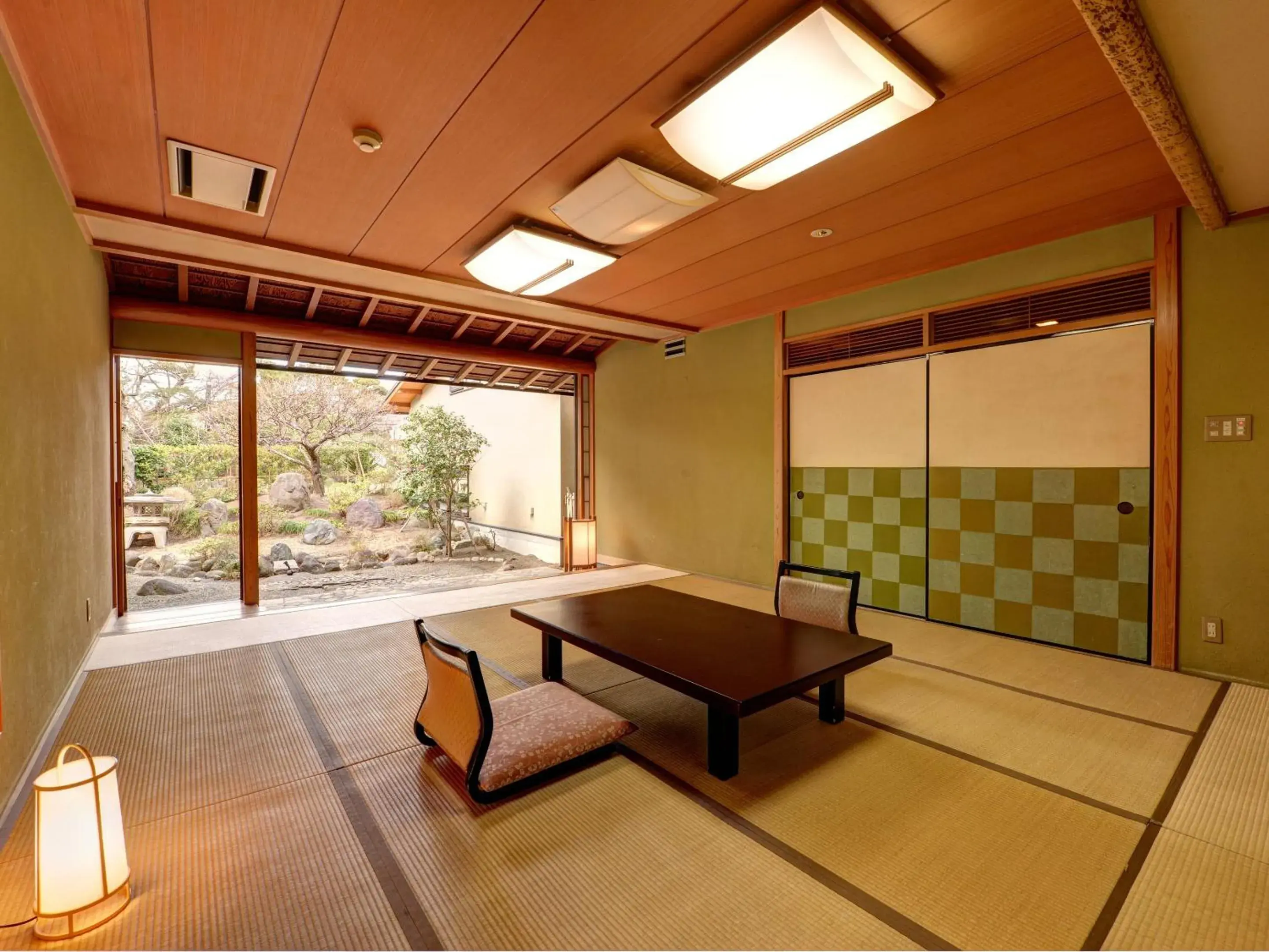 Special Japanese-Style Room with Garden (14–15 tatami) in Kaihinsou Kamakura Special Japanese-Style Room with Garden (14–15 tatami) in Kaihinsou Kamakura