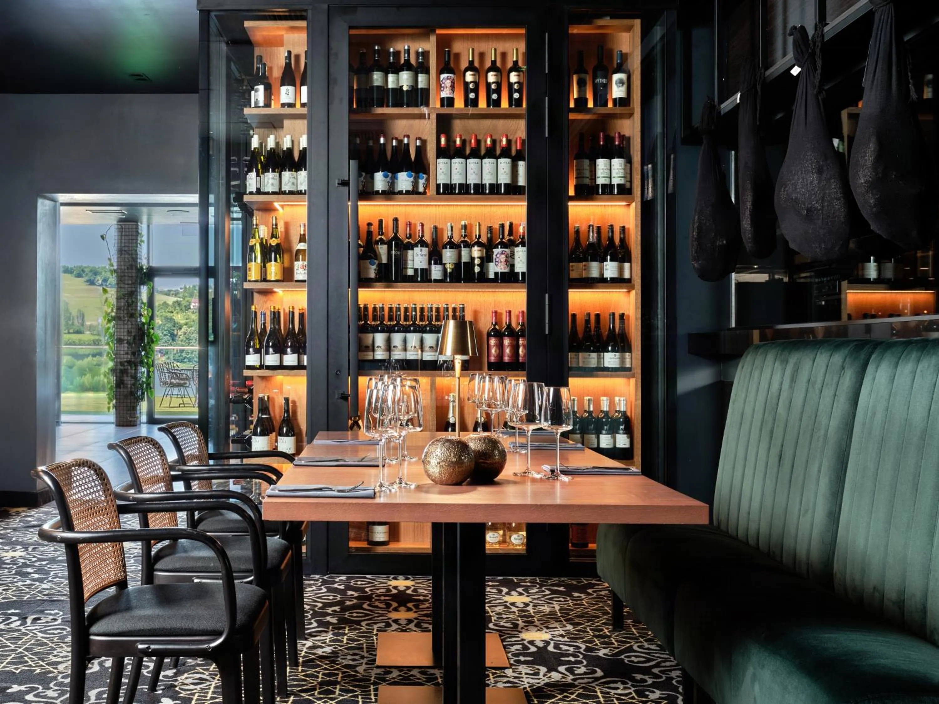 Restaurant/places to eat in Heron Live Hotel Marina & SPA