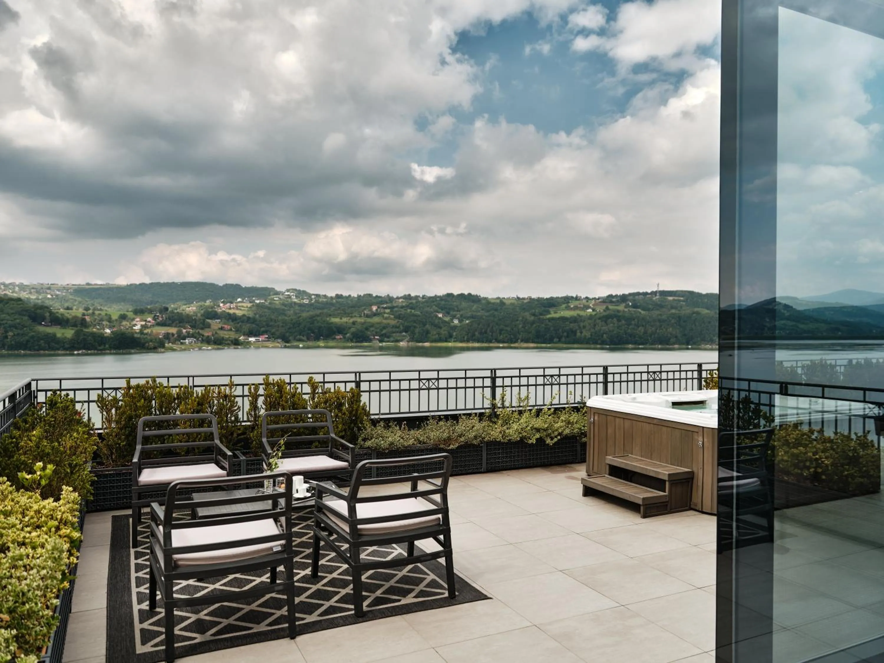 Heron Live Hotel Marina & SPA