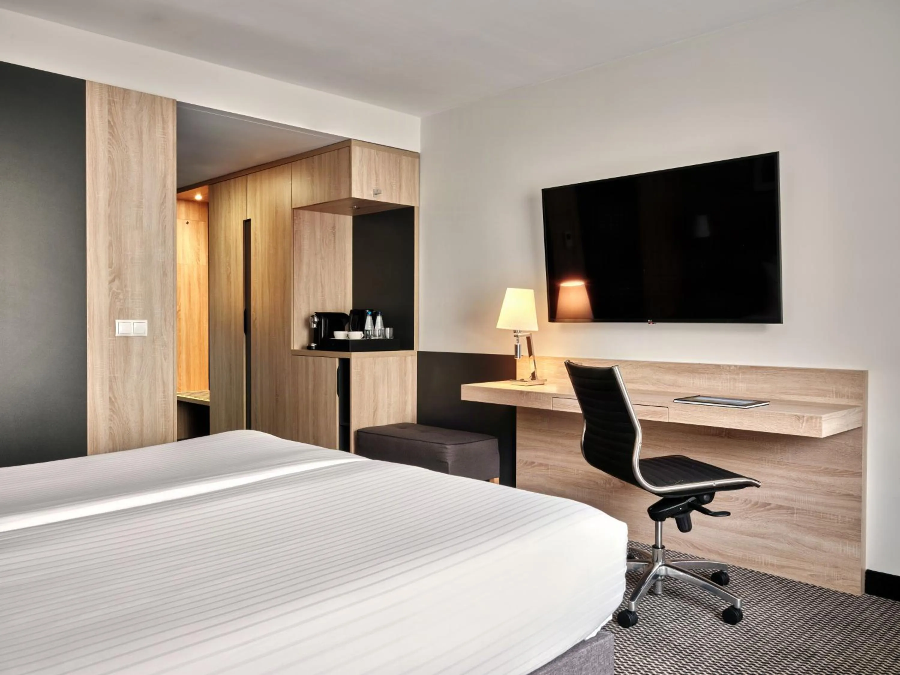 Bed in Heron Live Hotel Marina & SPA