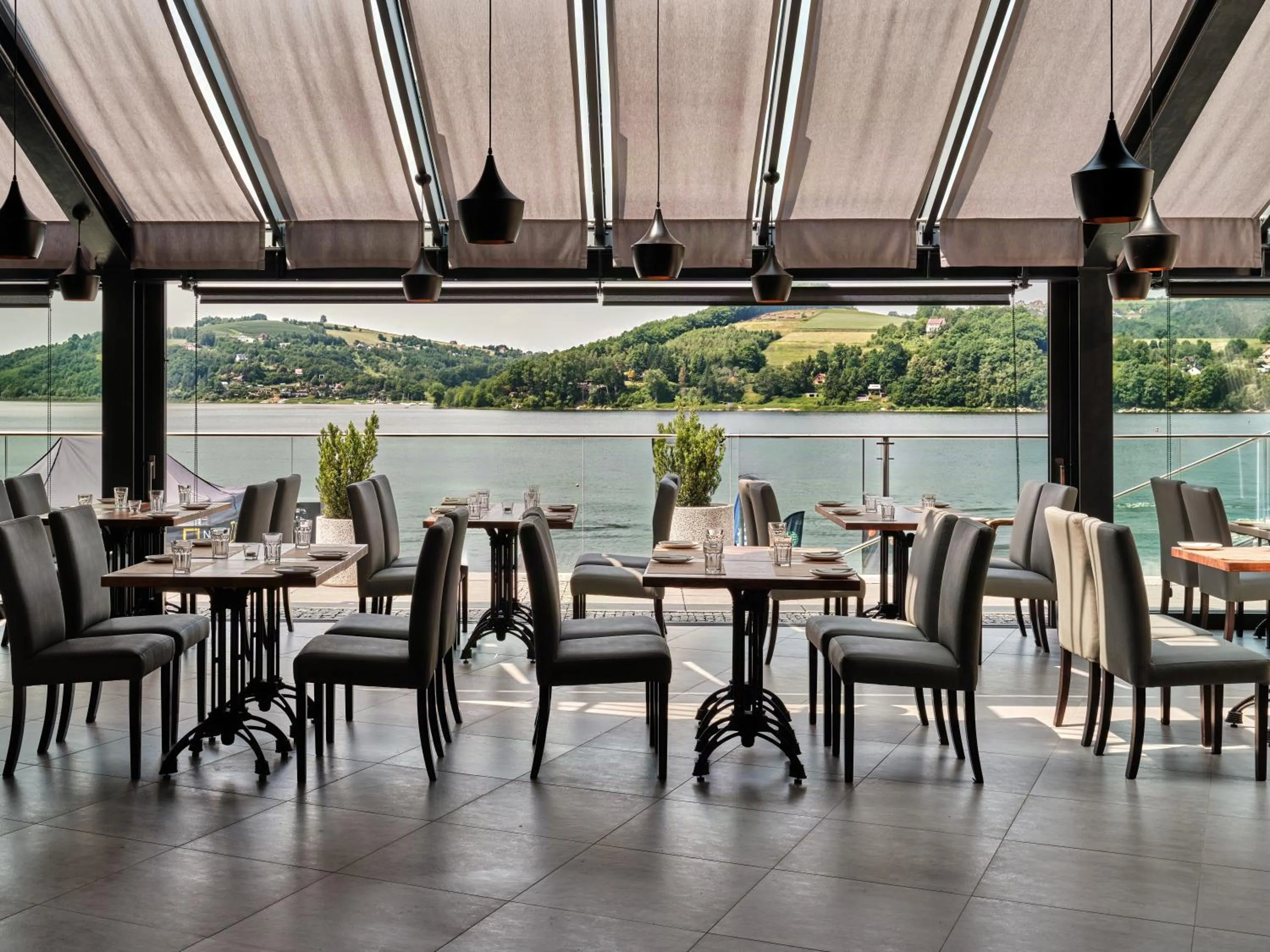 Restaurant/places to eat in Heron Live Hotel Marina & SPA