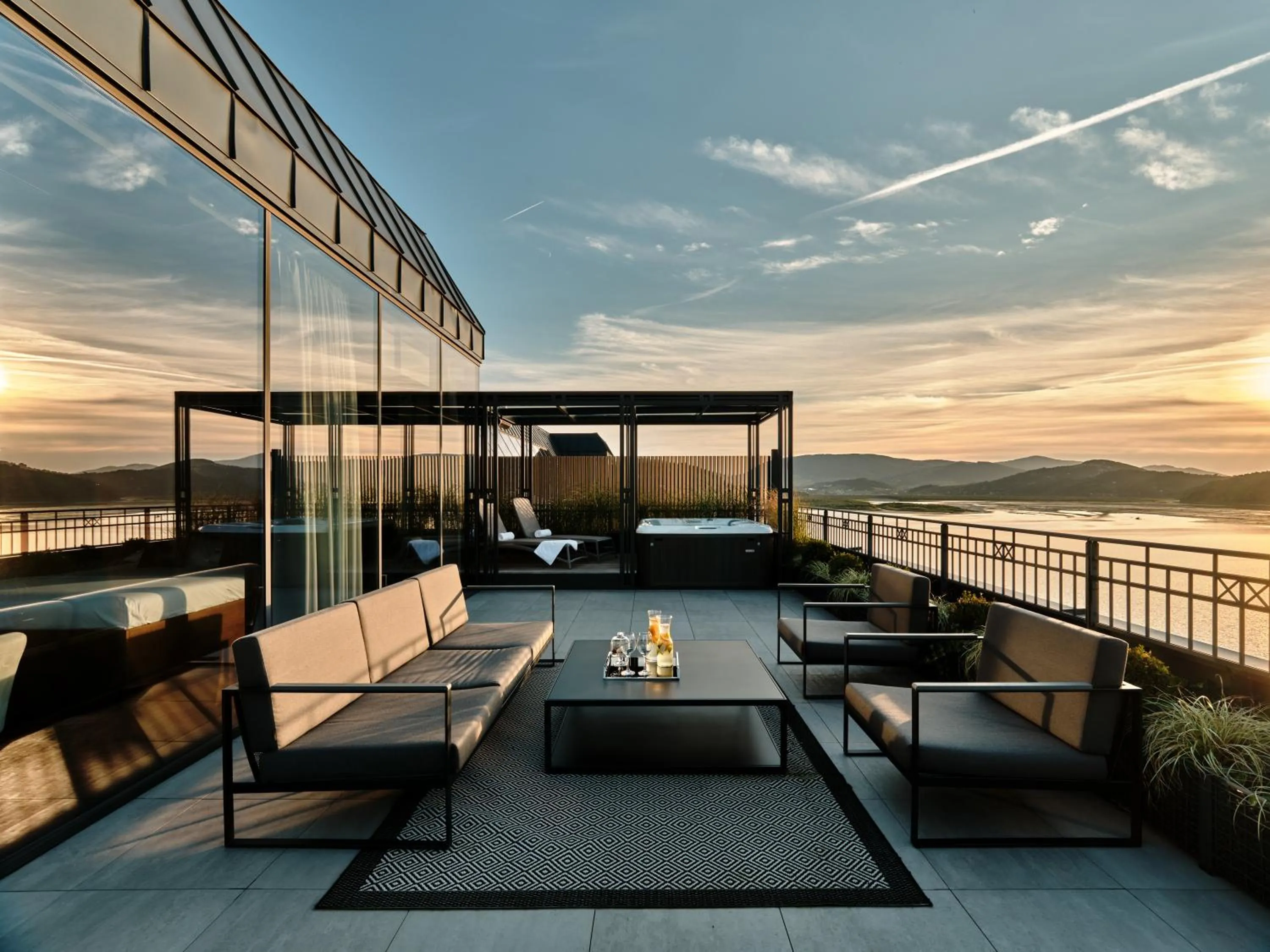 Heron Live Hotel Marina & SPA