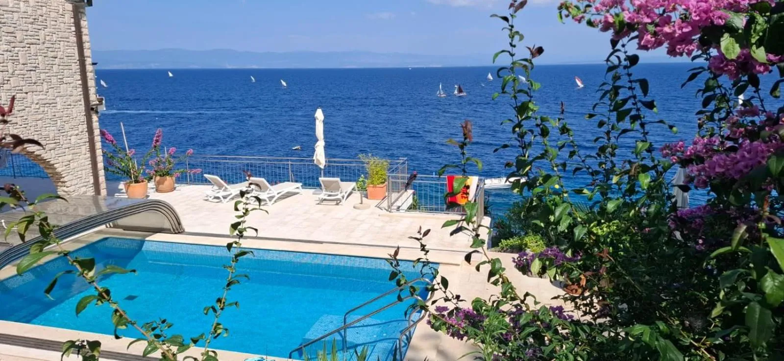 Swimming pool in Villa Kleiner