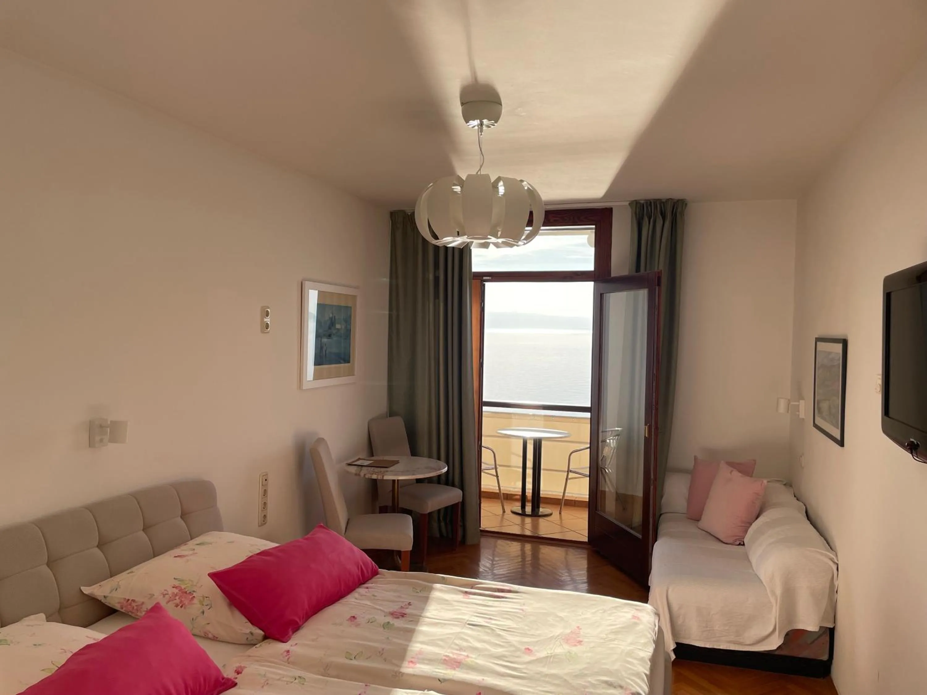 Bedroom, Bed in Villa Kleiner