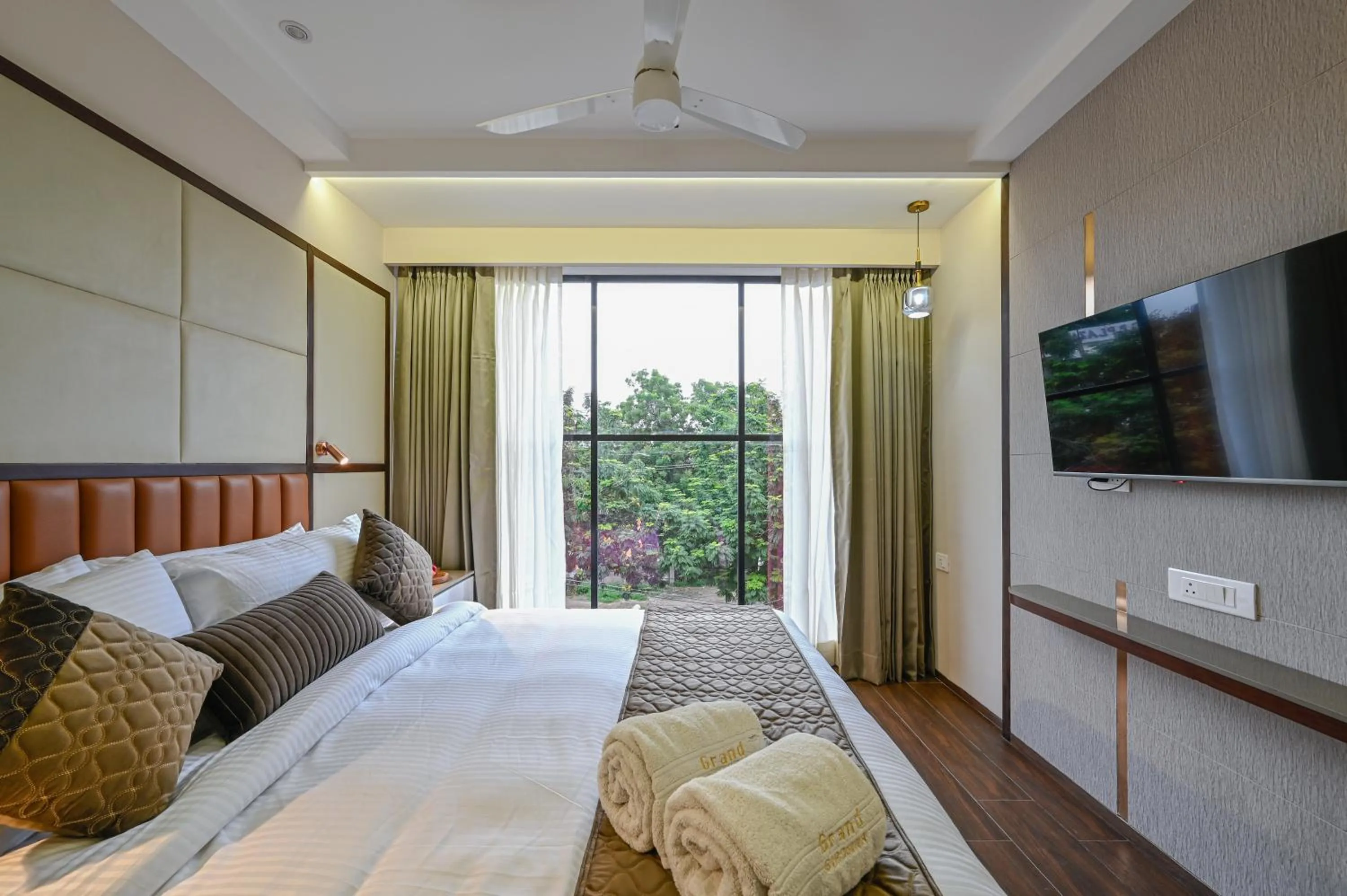 Bed in Hotel Grand Girdhar Premier