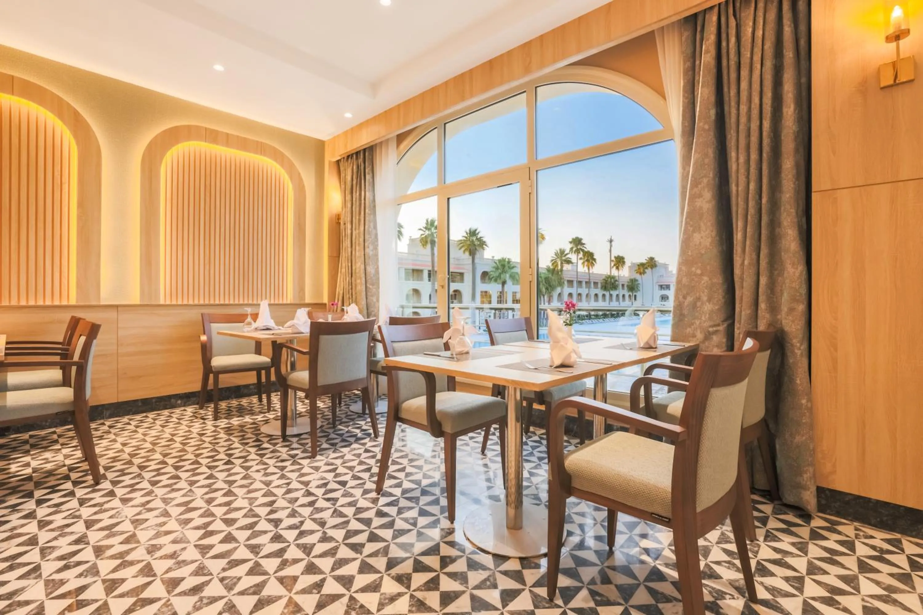 Restaurant/places to eat in Helnan Antoniades Palace Hotel