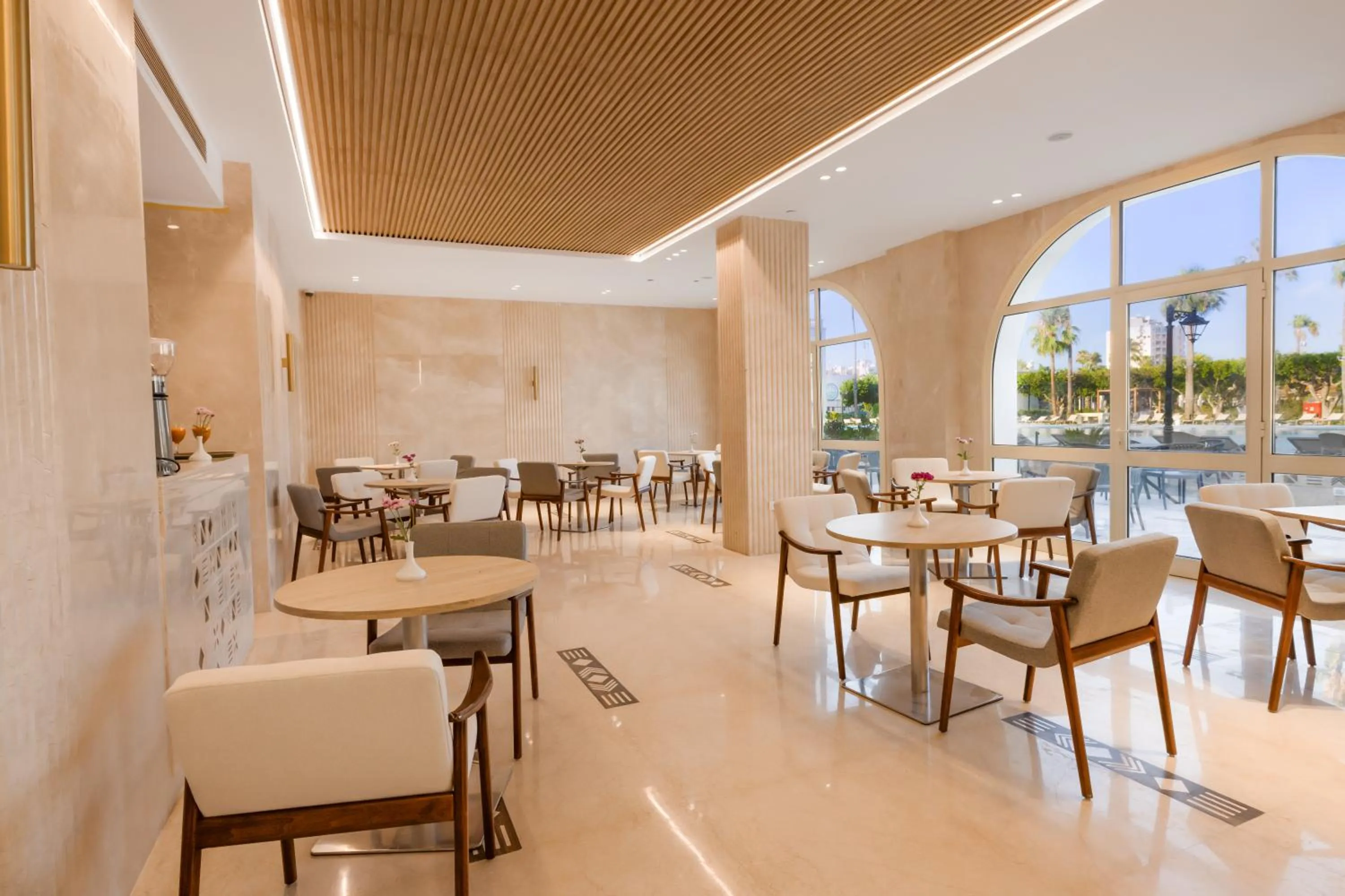 Restaurant/places to eat in Helnan Antoniades Palace Hotel