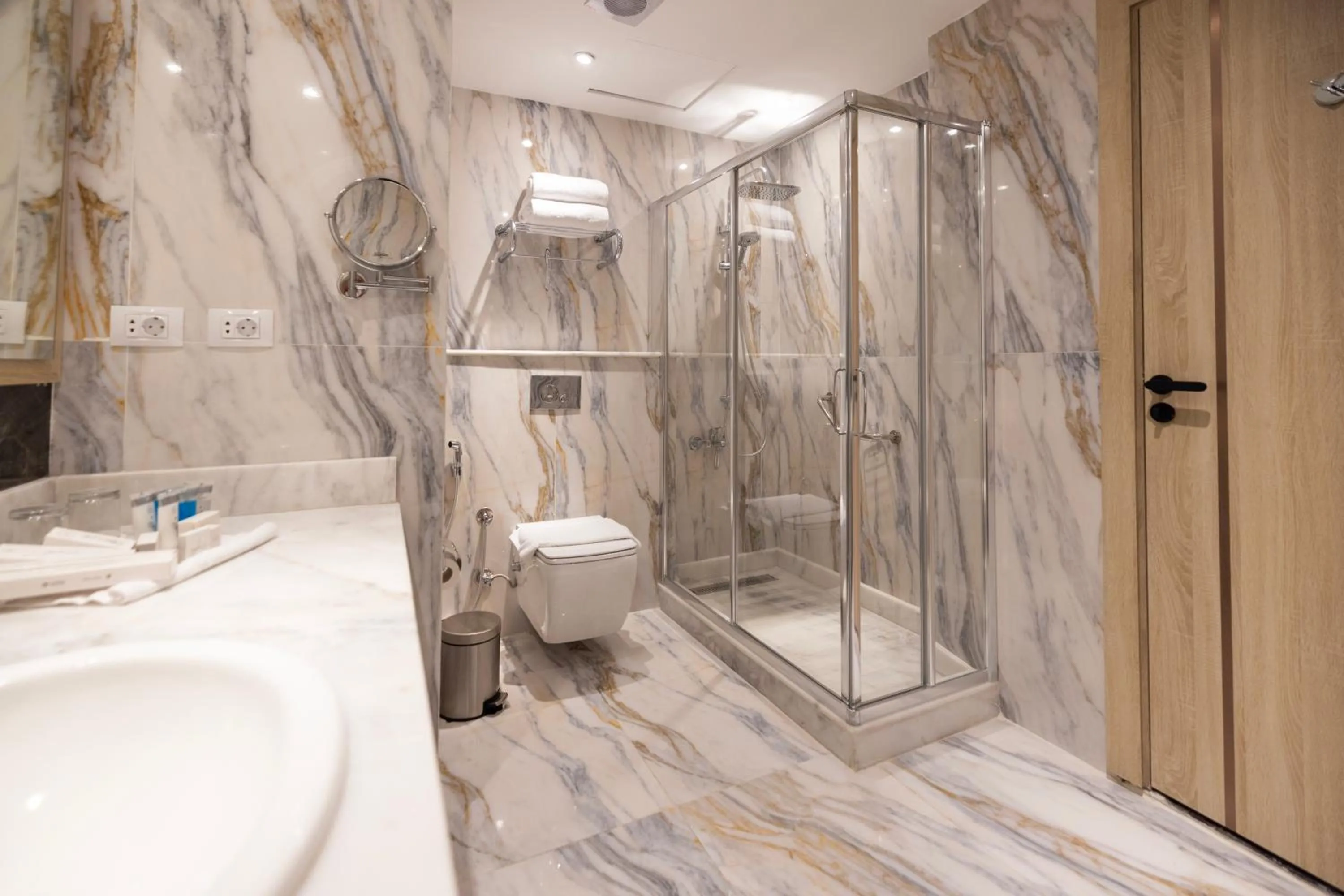 Toilet in Helnan Antoniades Palace Hotel