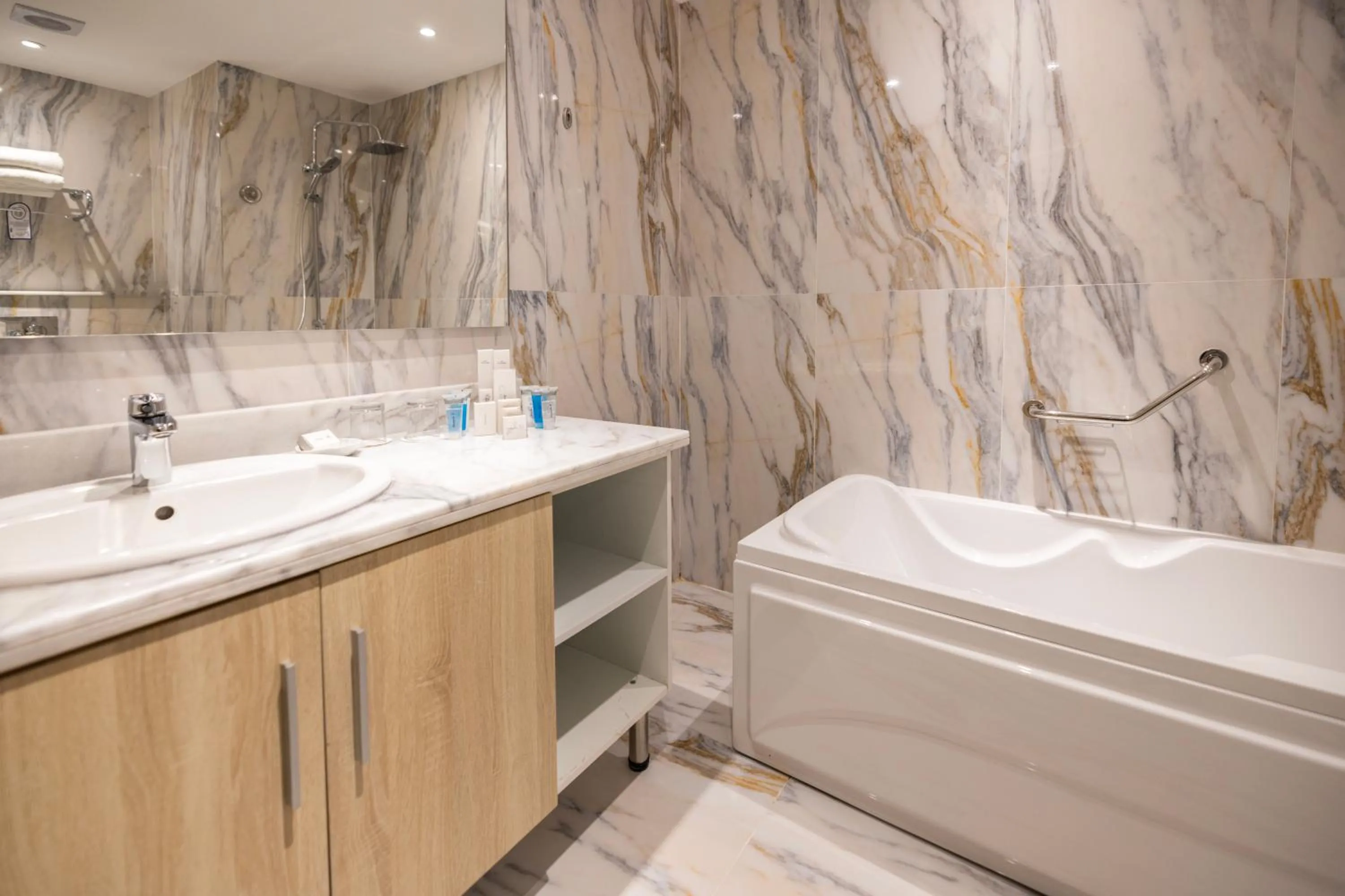 Bathroom in Helnan Antoniades Palace Hotel