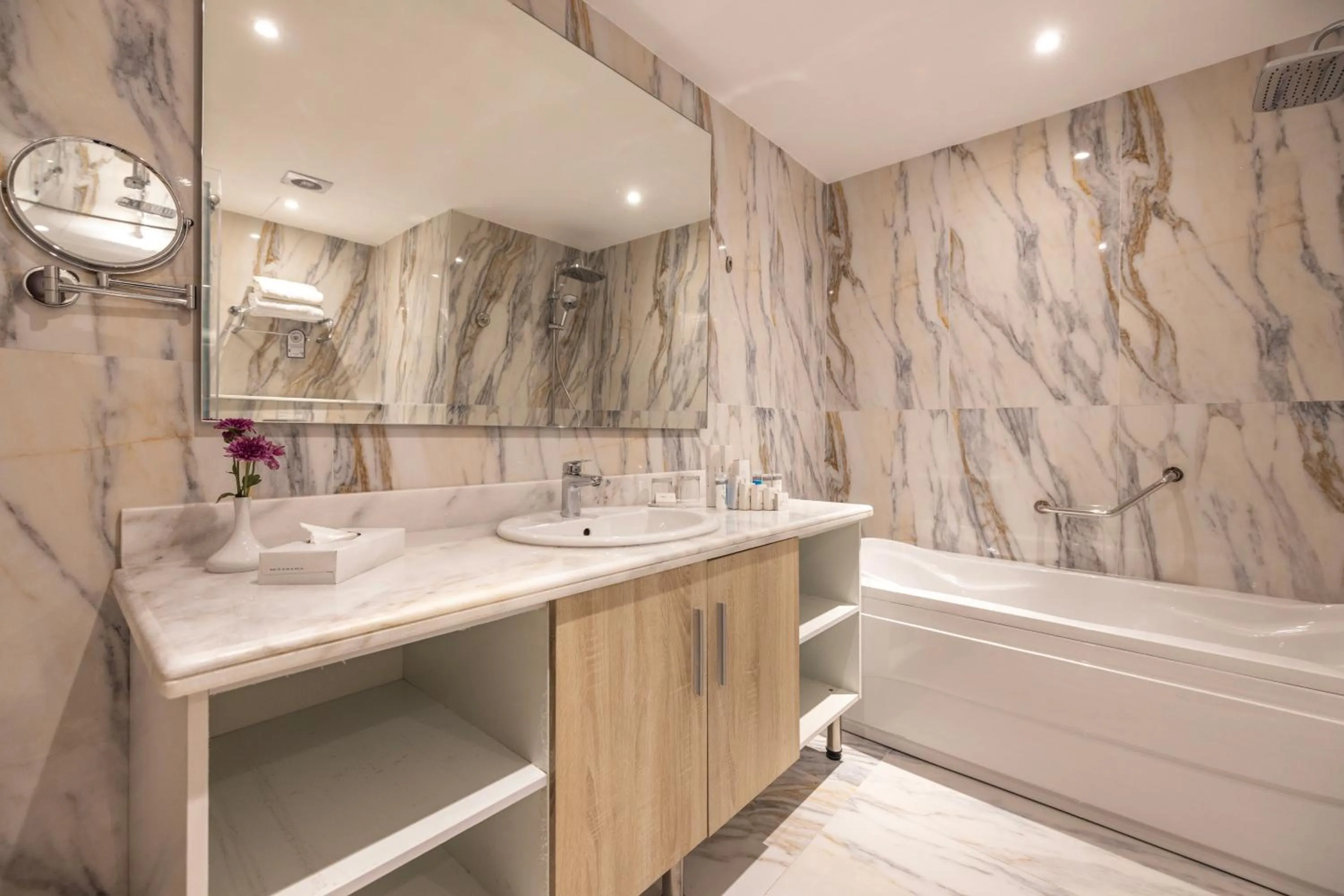 Toilet in Helnan Antoniades Palace Hotel