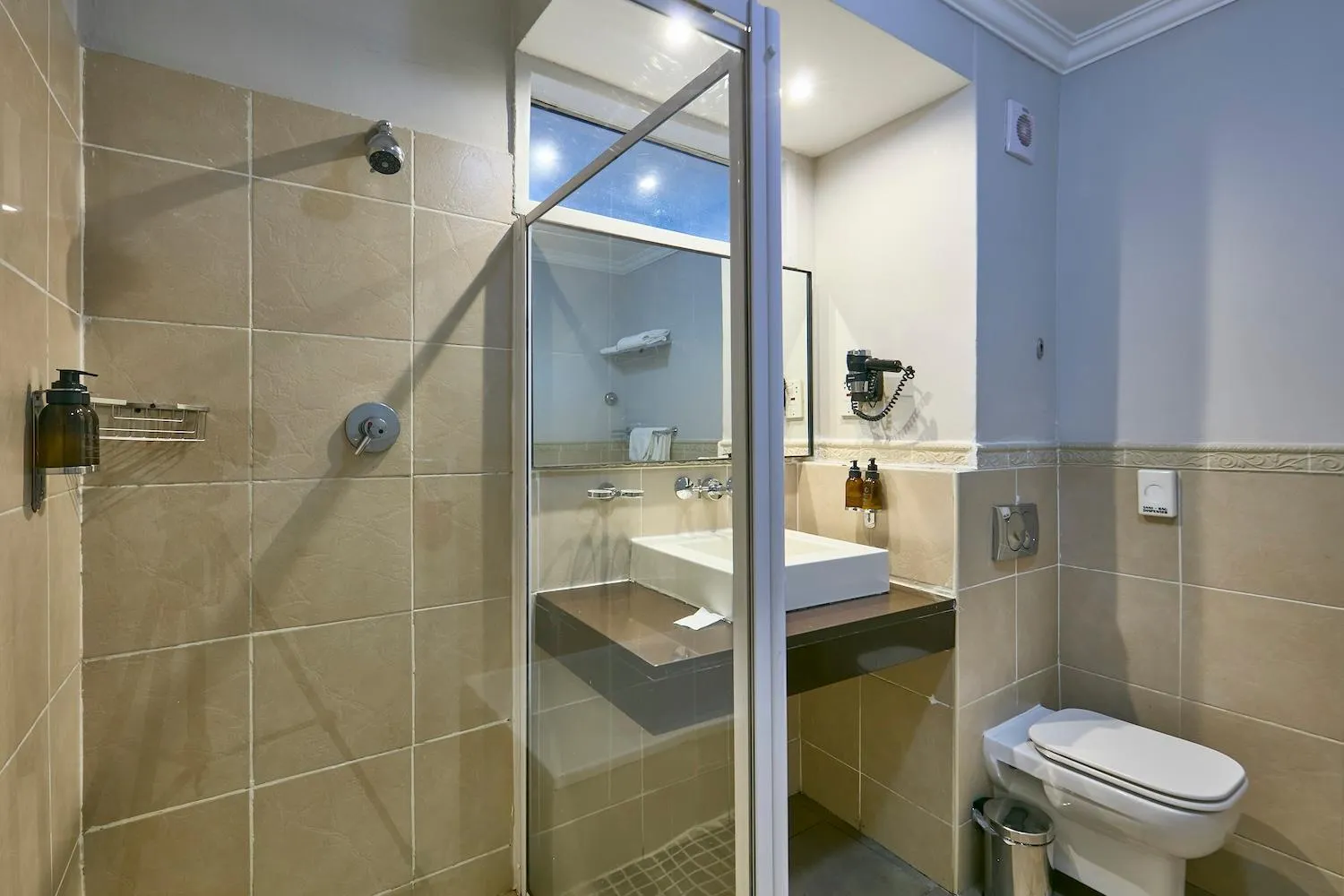 Shower in Cresta Thapama Hotel