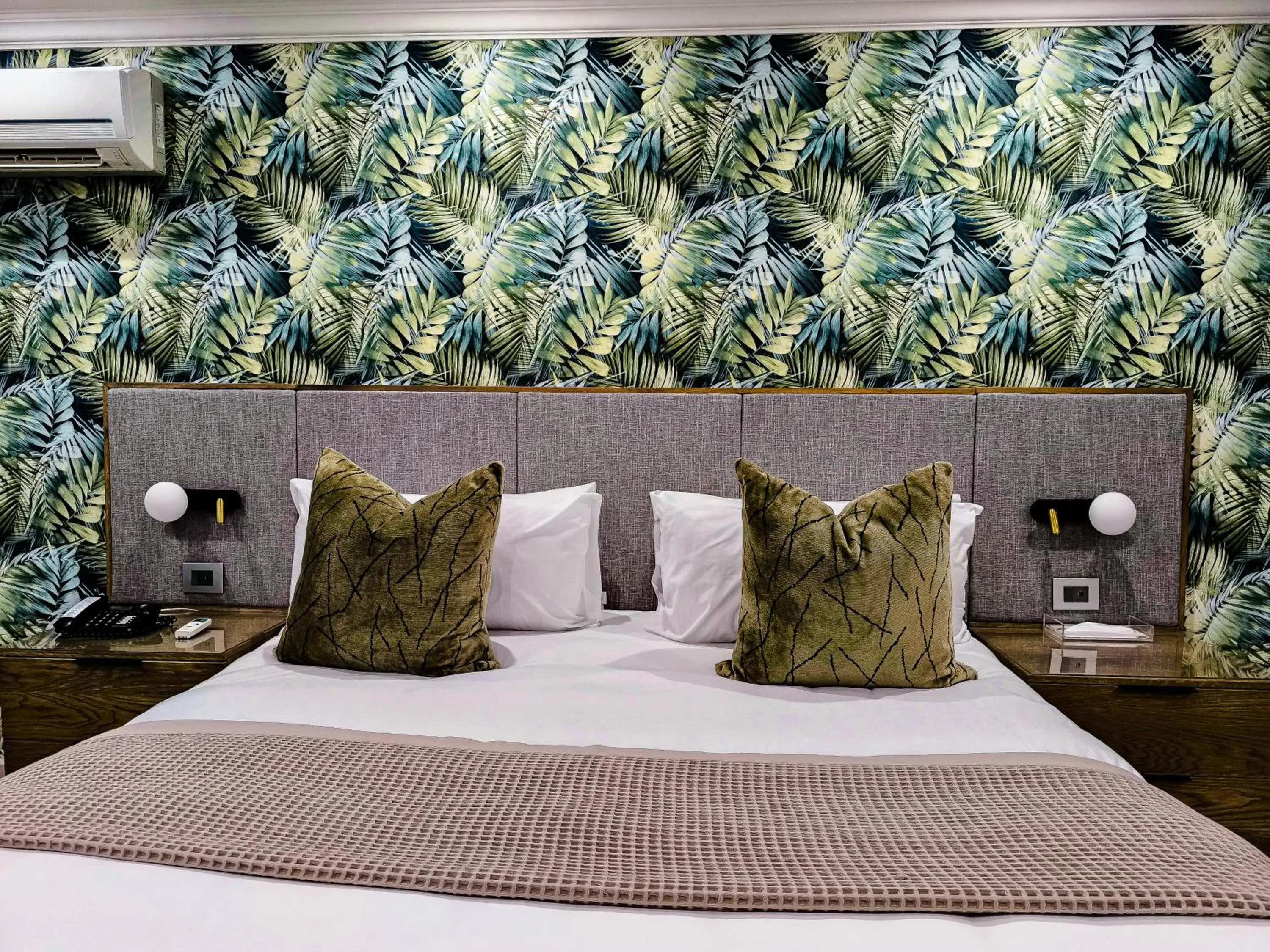 Bed in Cresta Thapama Hotel