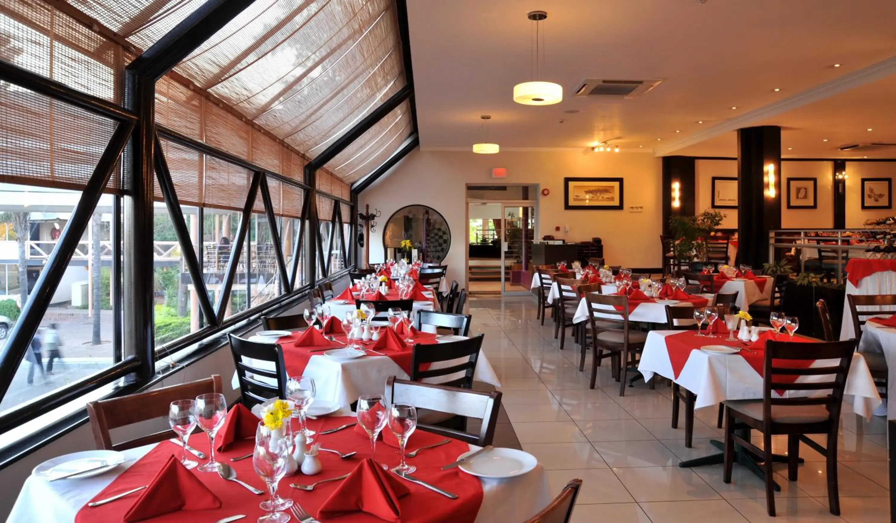 Restaurant/places to eat in Cresta Thapama Hotel Restaurant/places to eat in Cresta Thapama Hotel