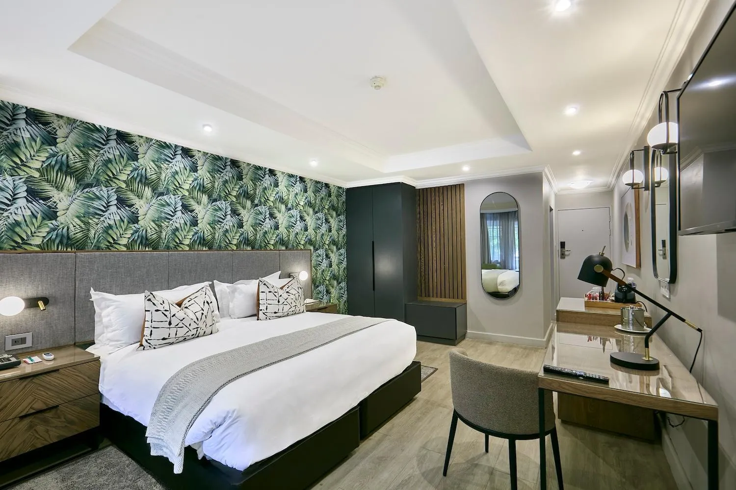 Bedroom, Bed in Cresta Thapama Hotel