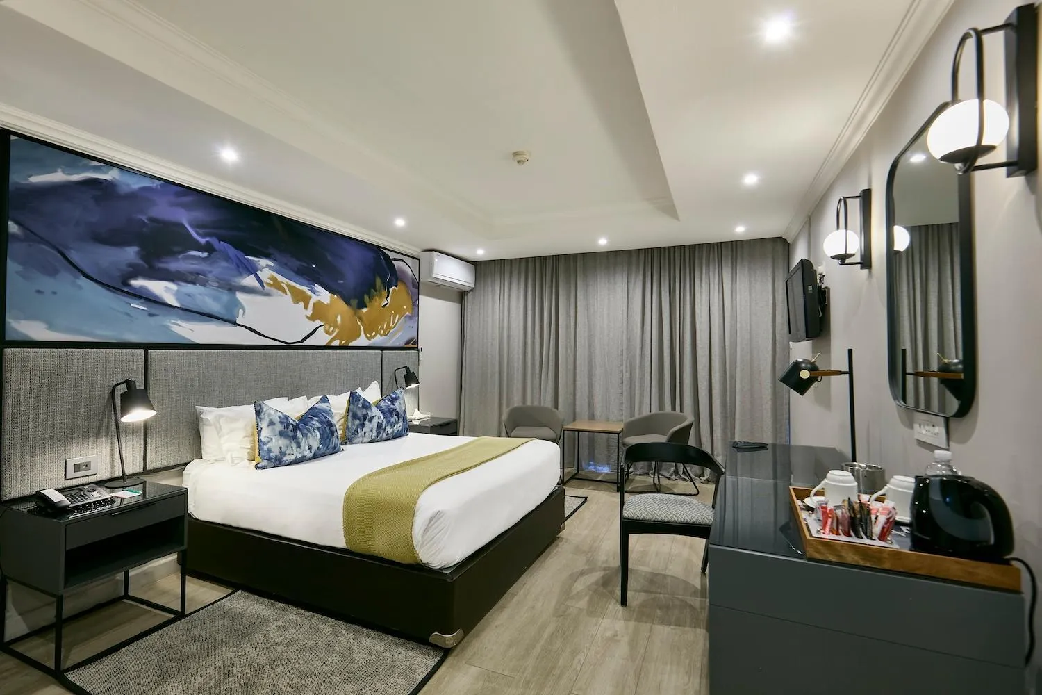 Coffee/tea facilities, Bed in Cresta Thapama Hotel