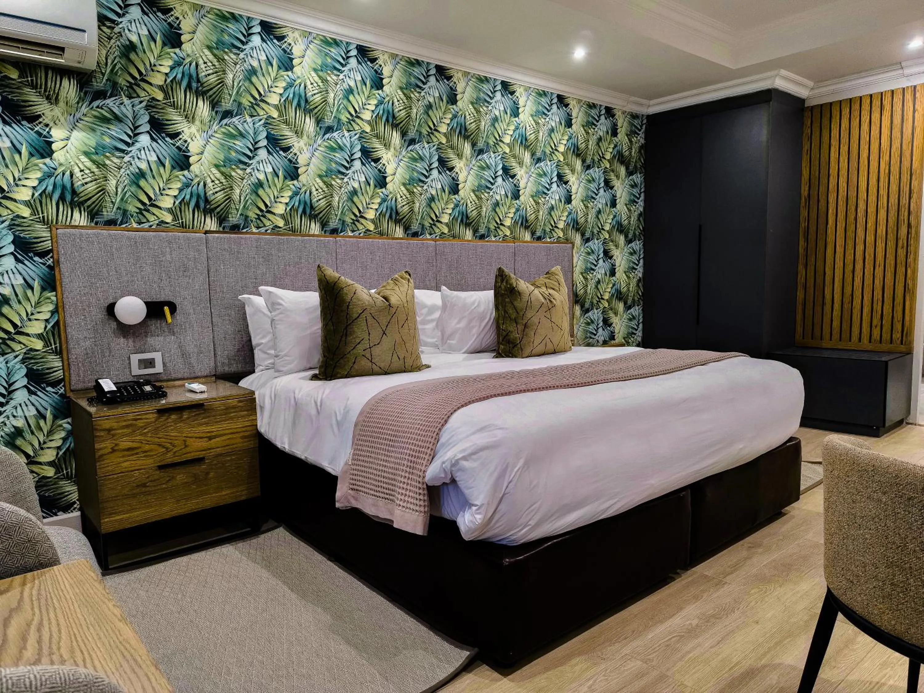 Bed in Cresta Thapama Hotel