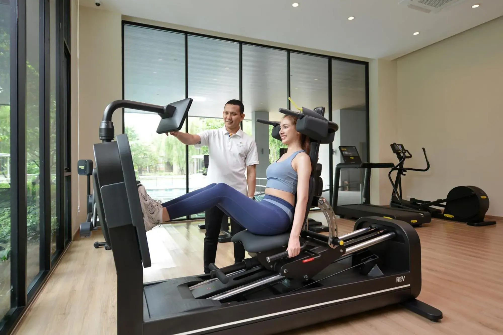 People in SENS Hotel People in SENS Hotel