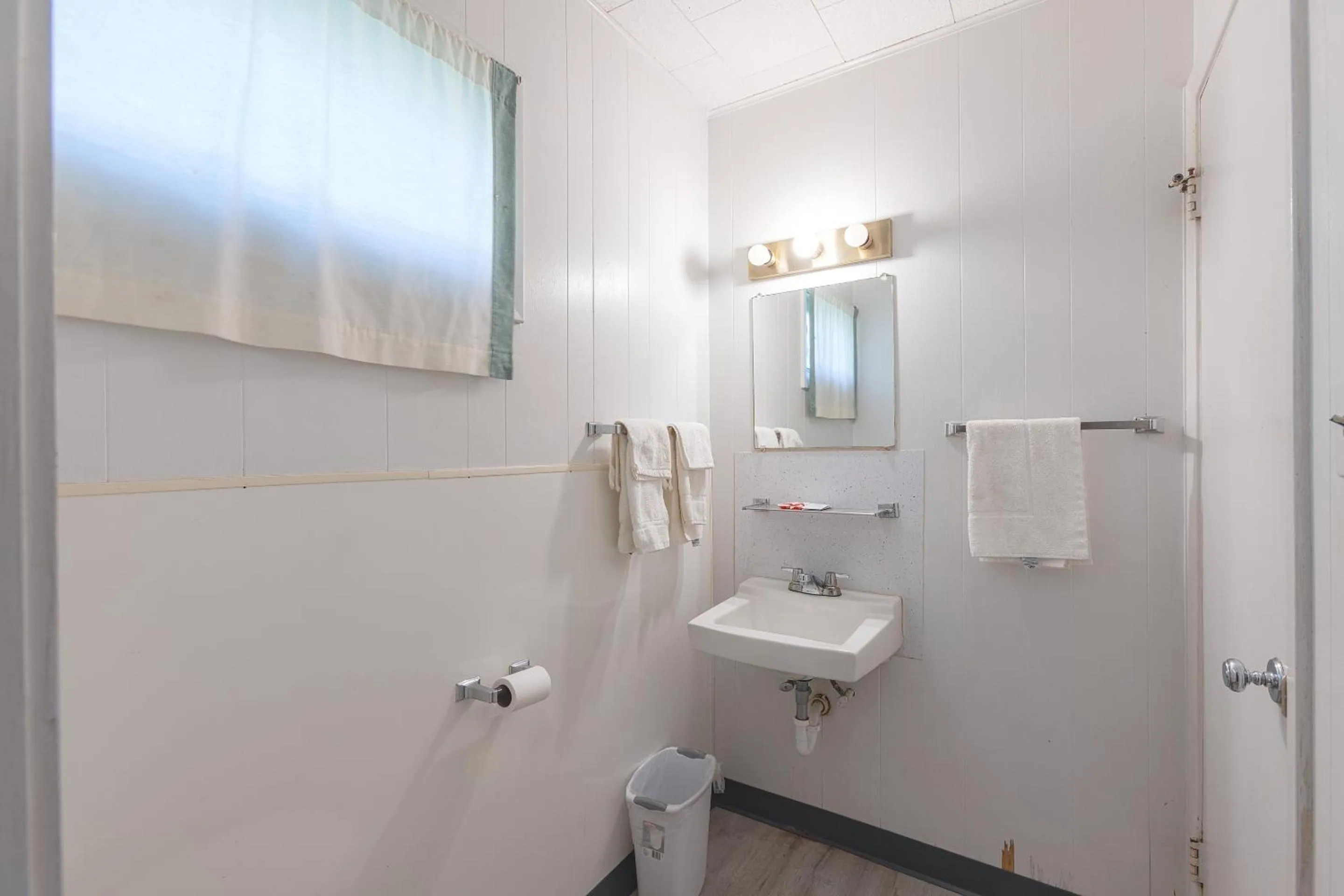 Bathroom in Parkside Motel by OYO Meadville Conneaut Lake