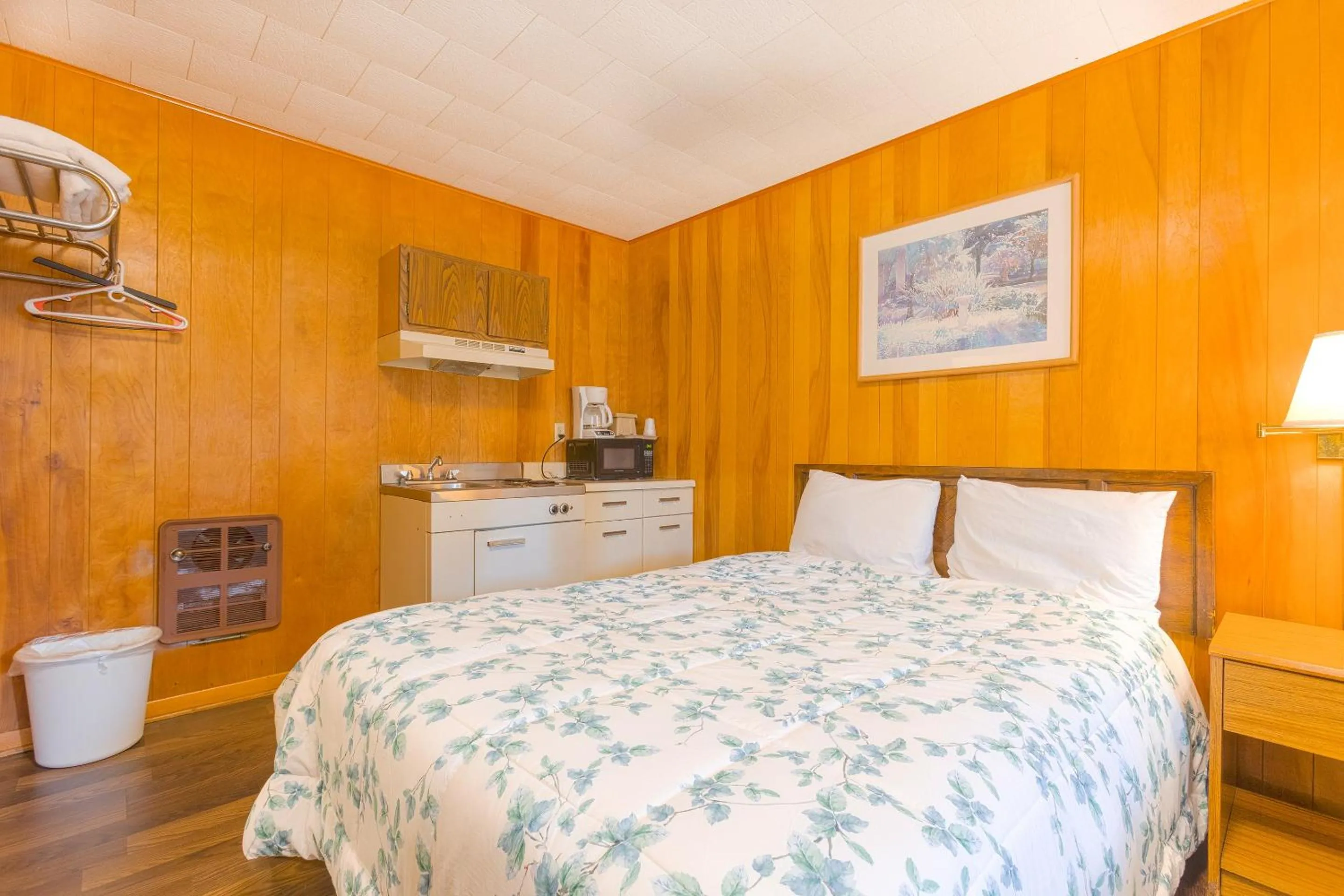 Bedroom, Bed in Parkside Motel by OYO Meadville Conneaut Lake