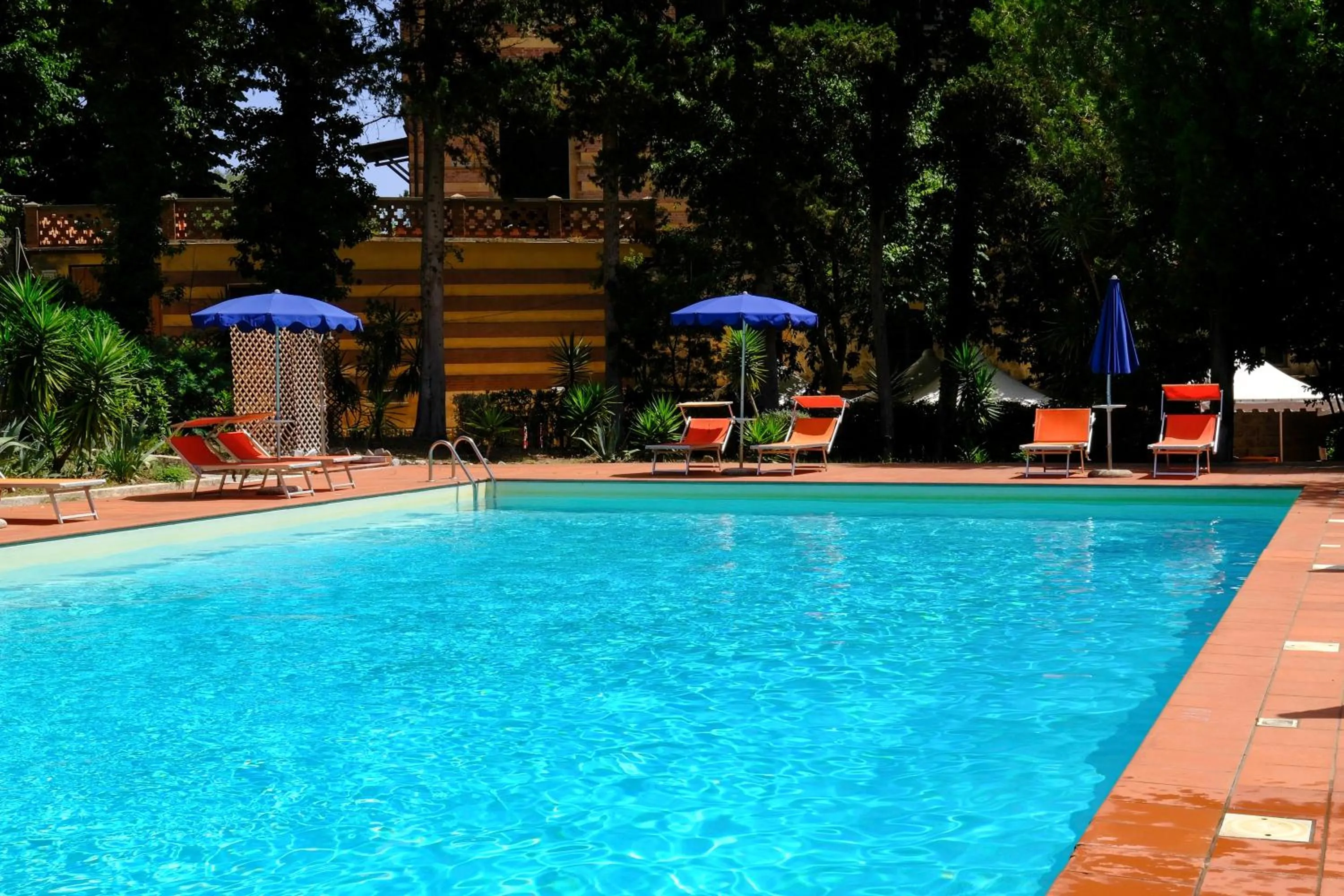Swimming pool in Park Hotel Napoleone