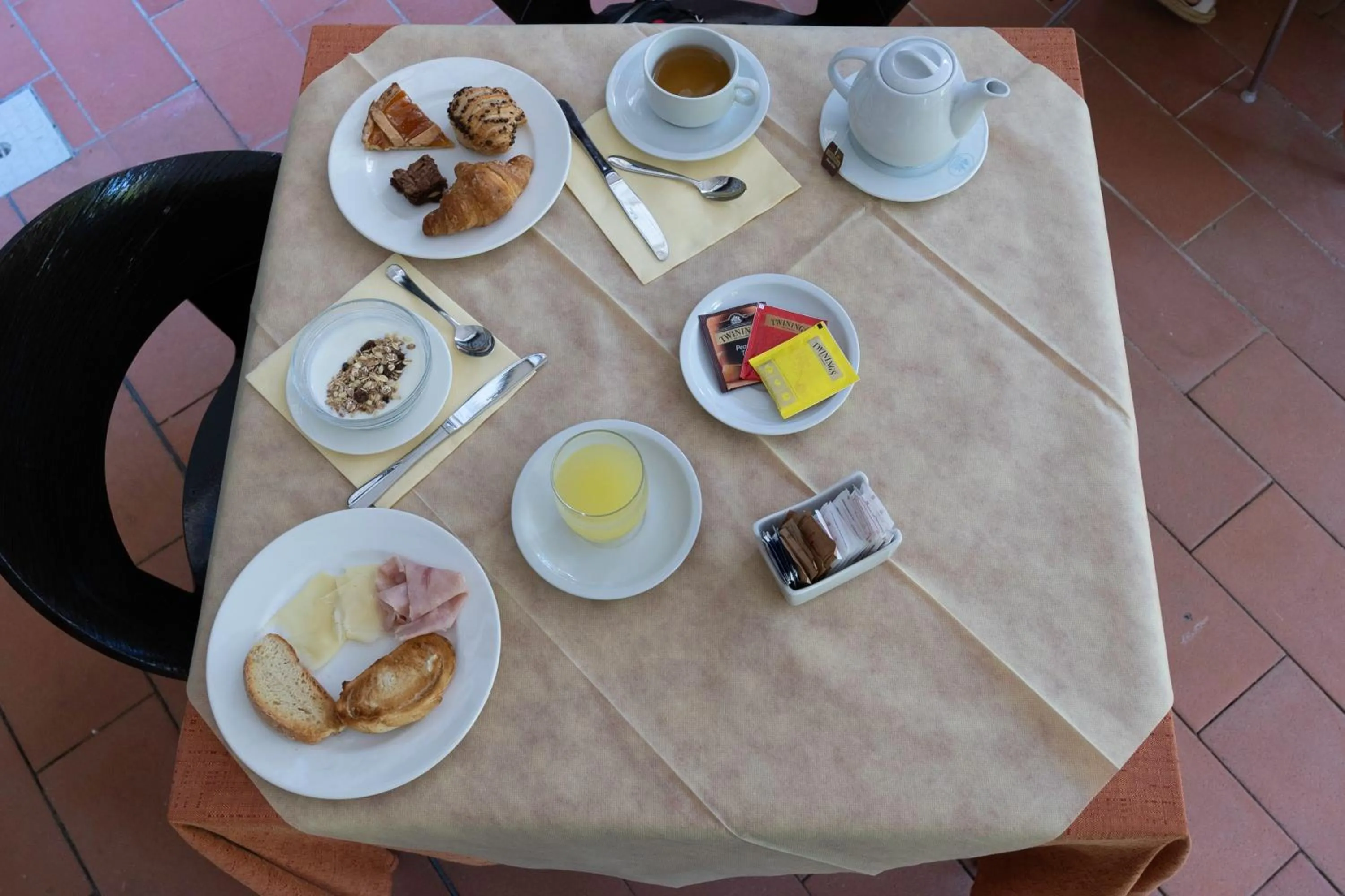 Restaurant/places to eat in Park Hotel Napoleone