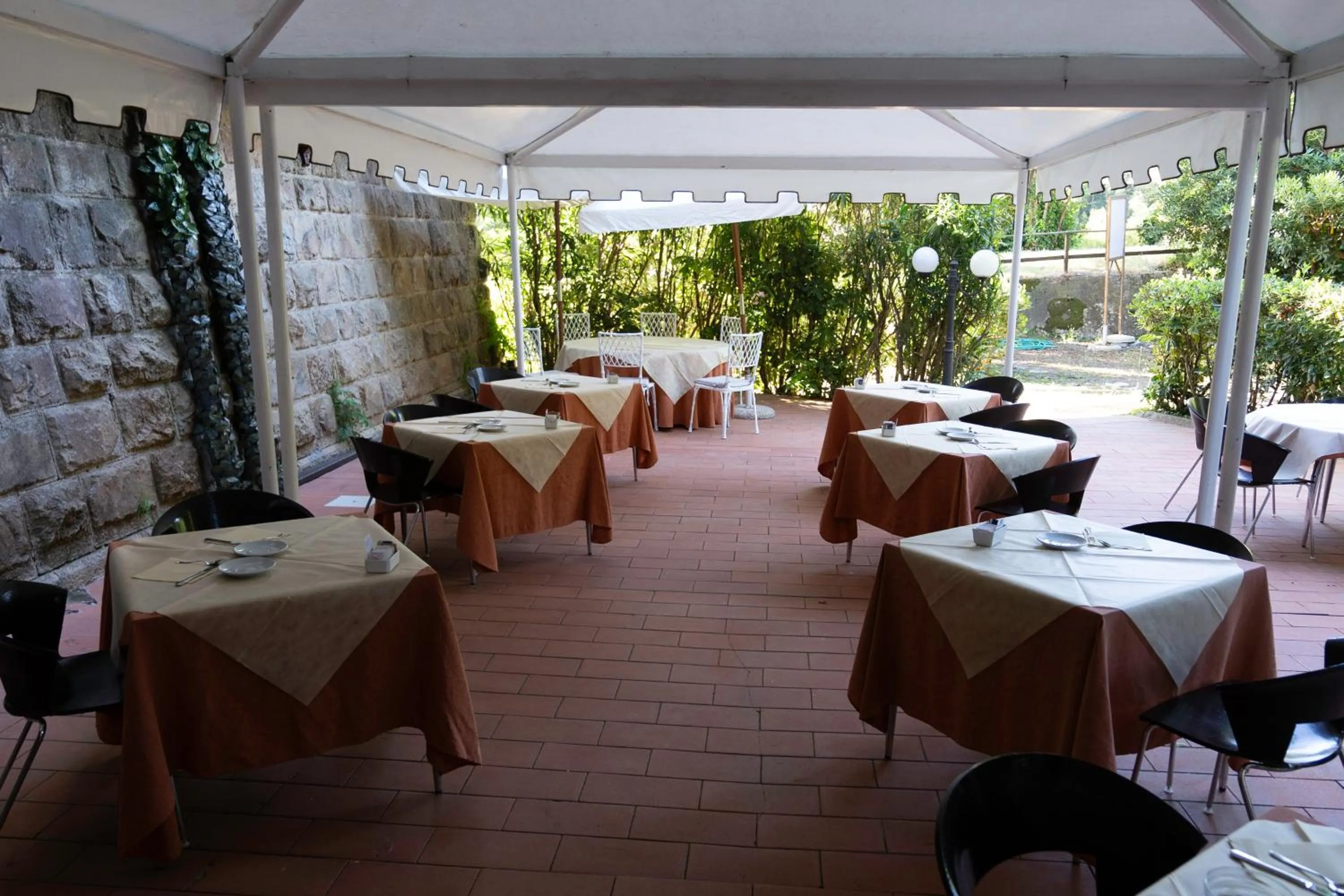 Restaurant/places to eat in Park Hotel Napoleone
