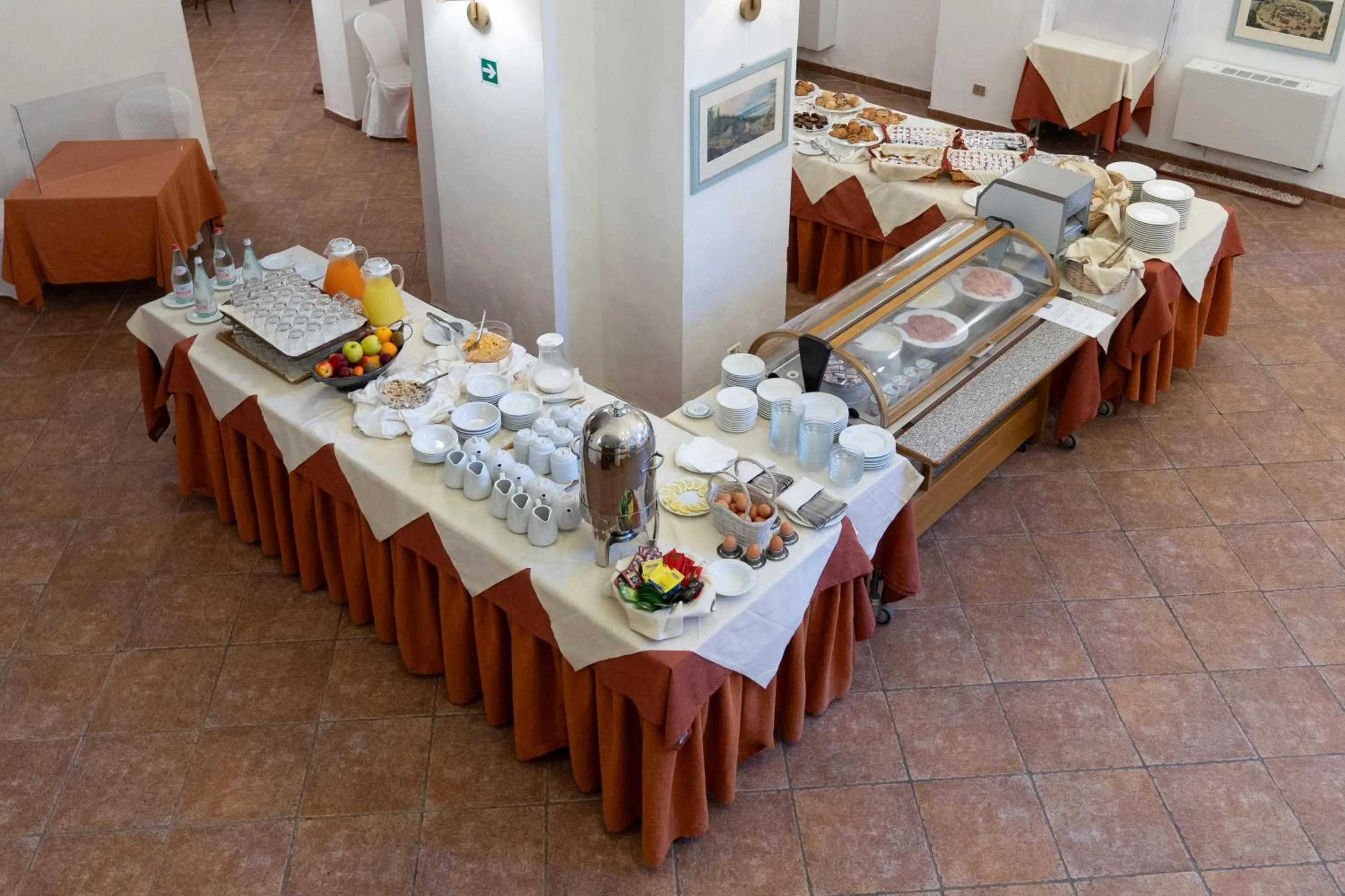 Restaurant/places to eat in Park Hotel Napoleone