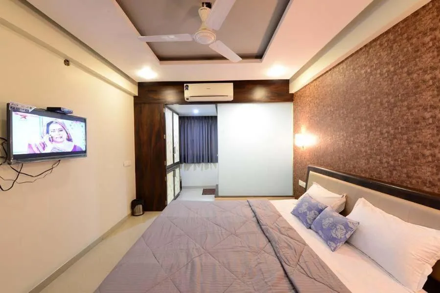 Deluxe Twin Room in Hotel Manila