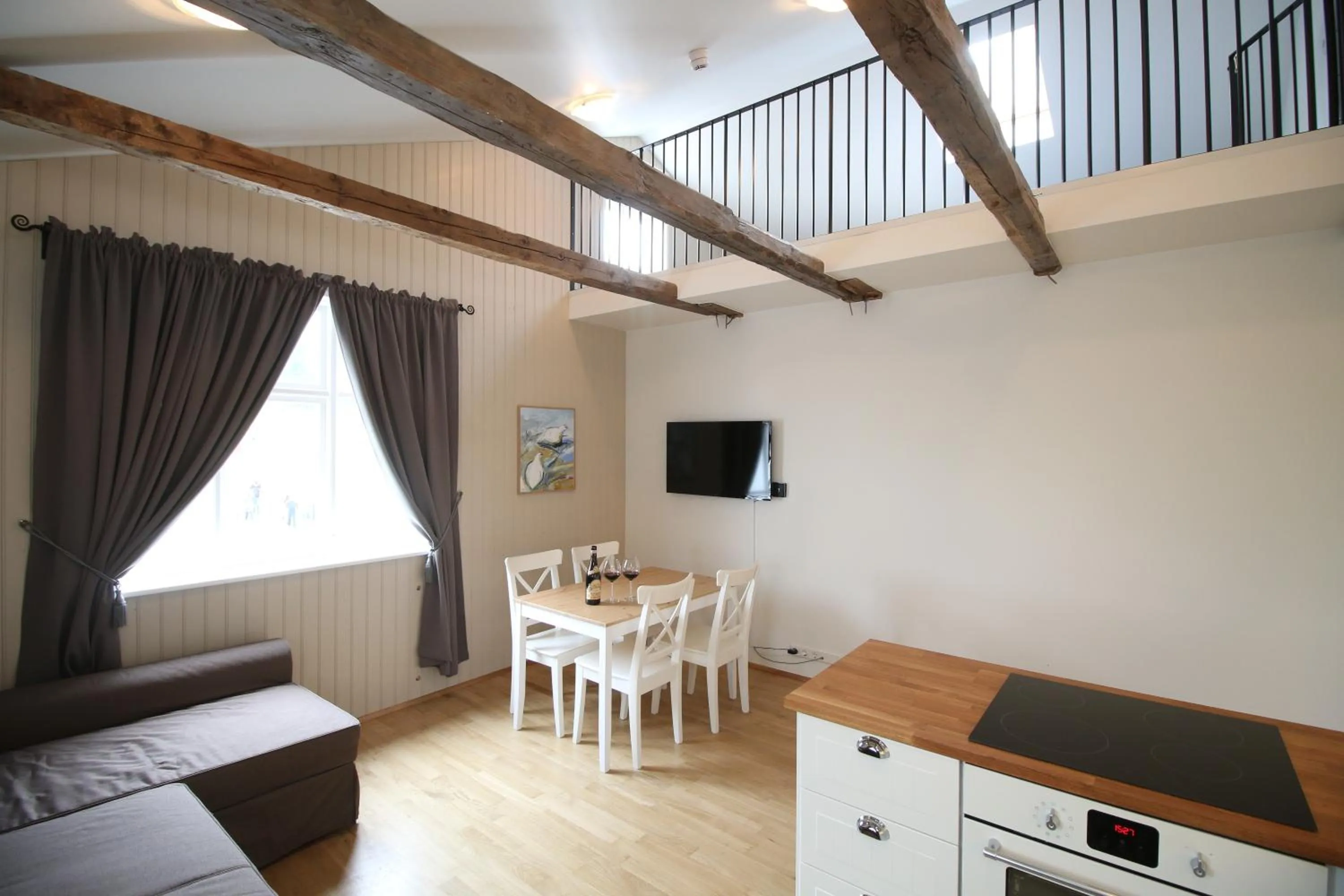 TV and multimedia in Acco Ice Apartments