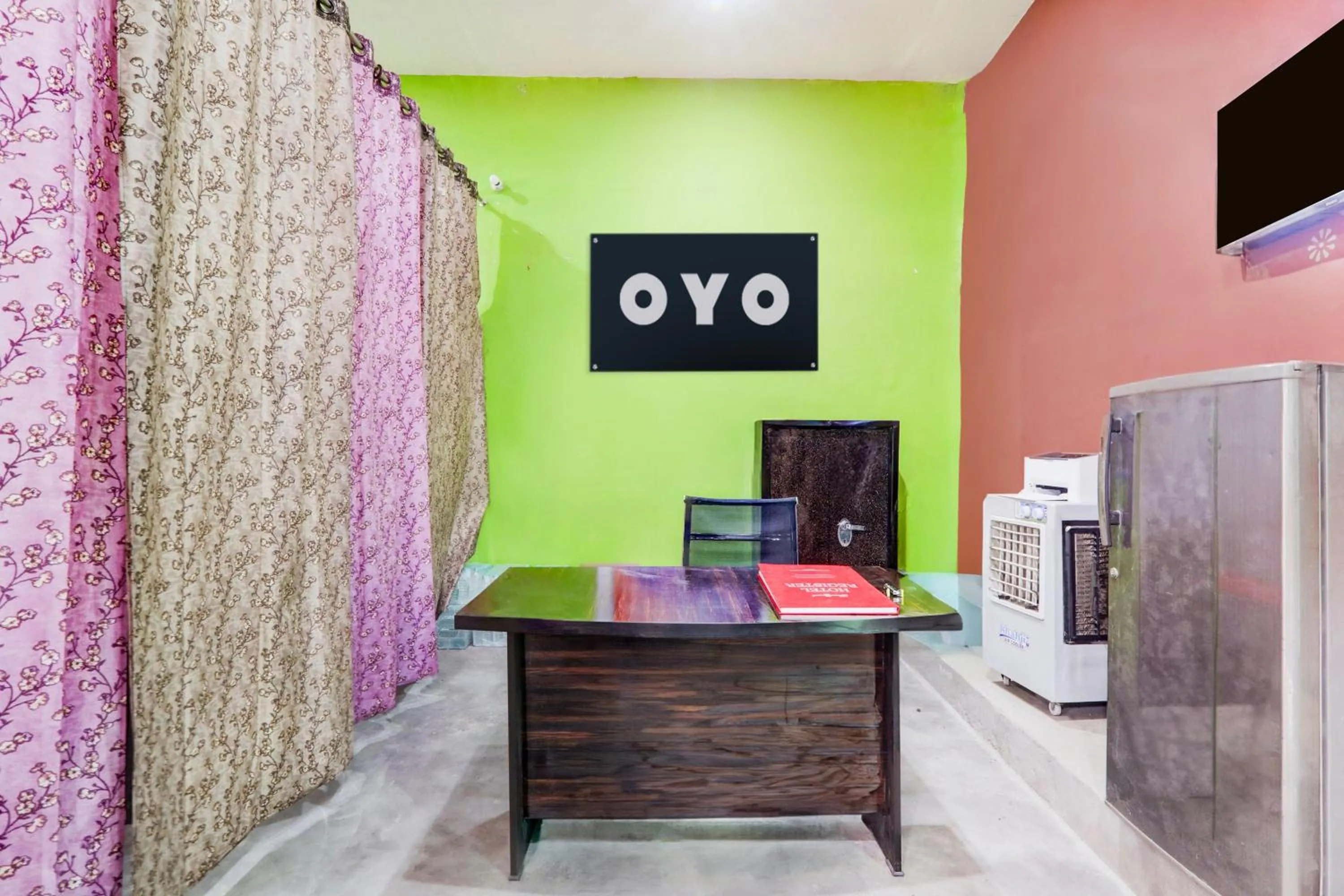 Lobby or reception in SPOT ON D S Hotel