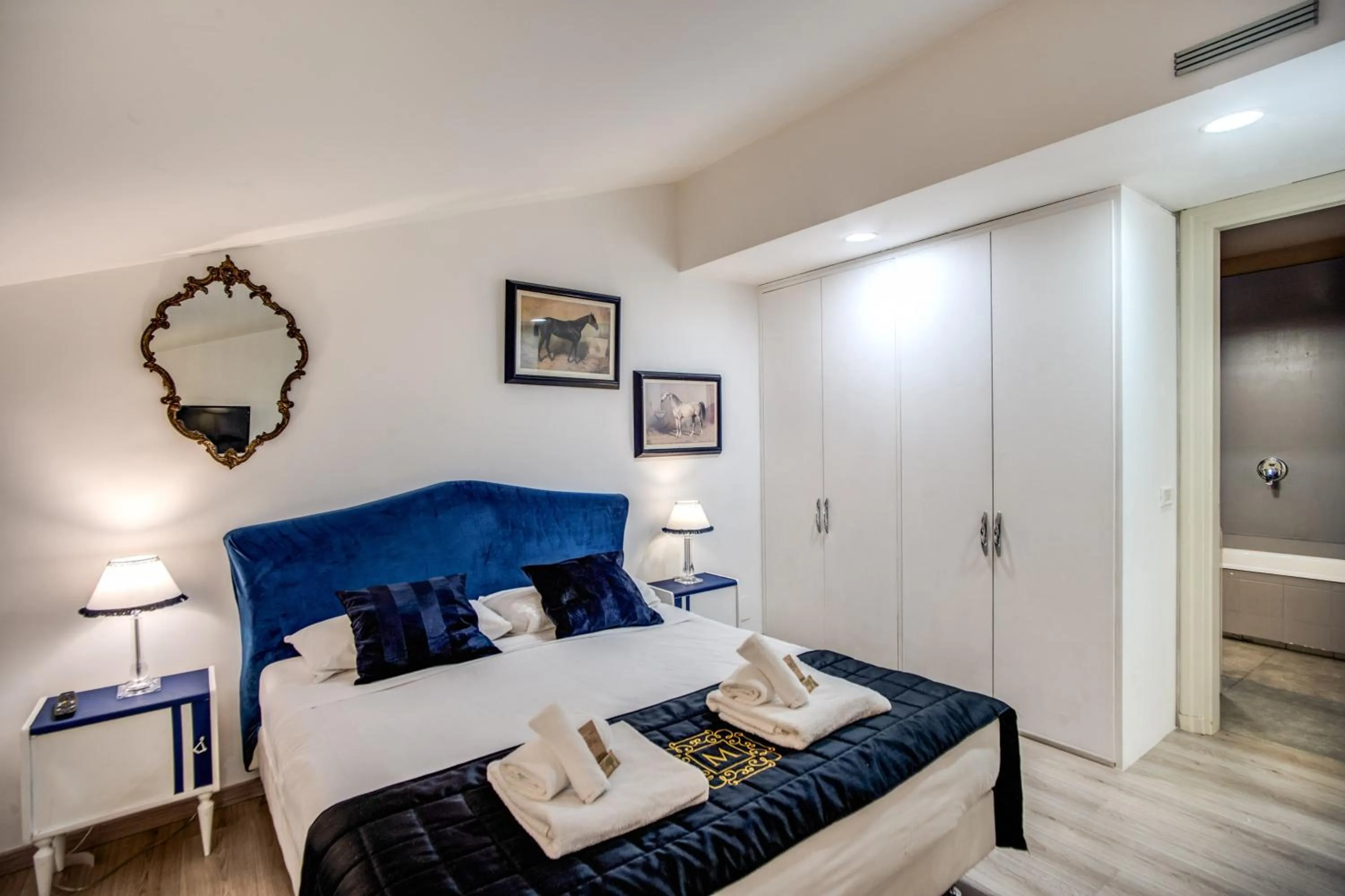 Bed in Trevi Miracle Suite