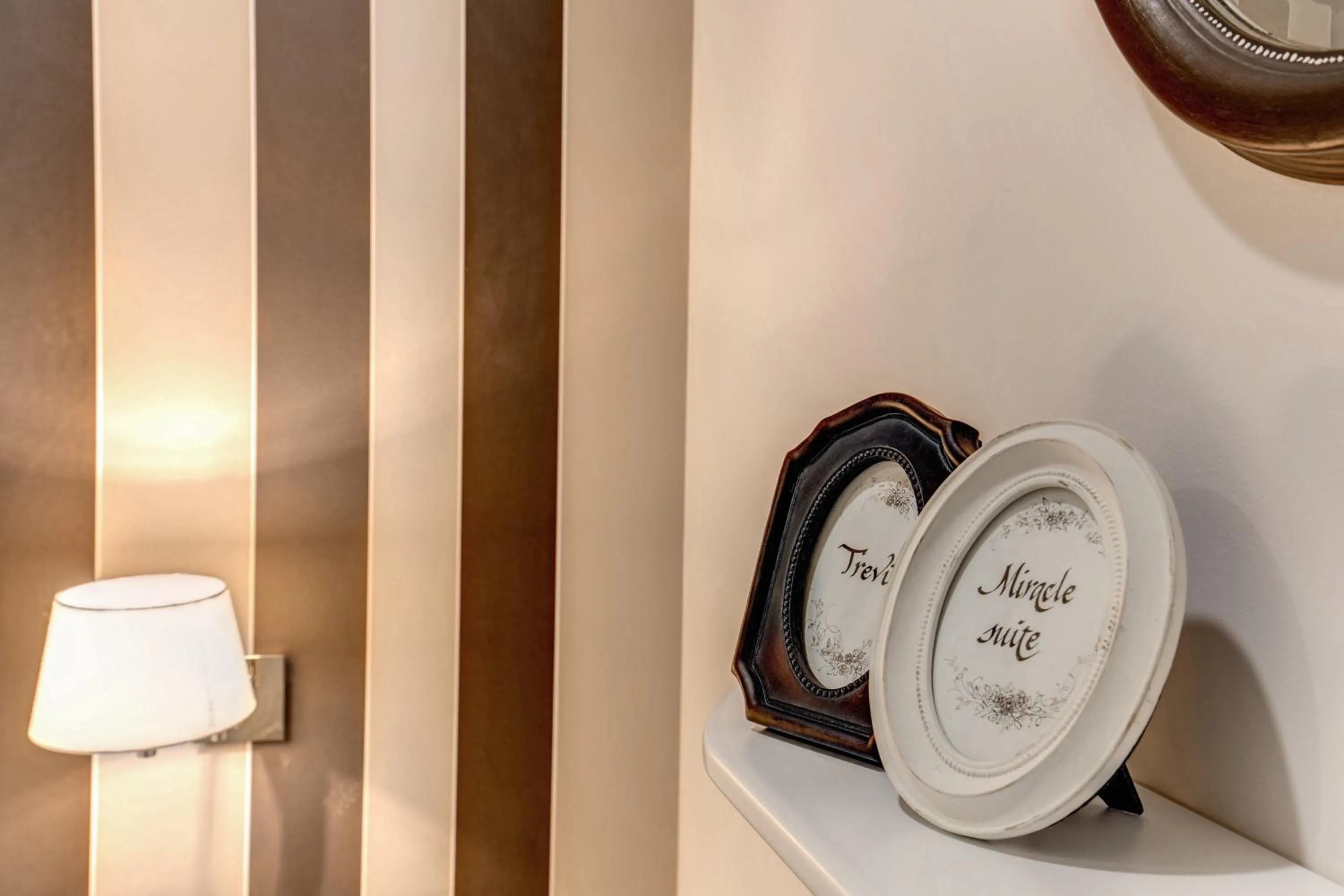 Decorative detail in Trevi Miracle Suite